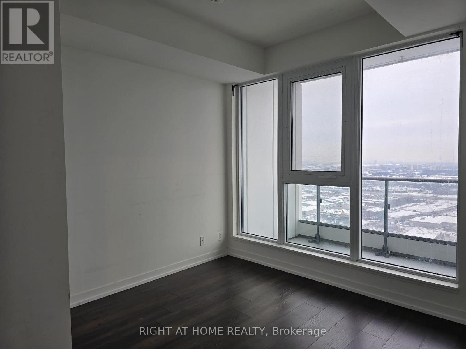 












4905 - 5 BUTTERMILL AVENUE

,
Vaughan (Vaughan Corporate Centre),




Ontario
L4K0T5

