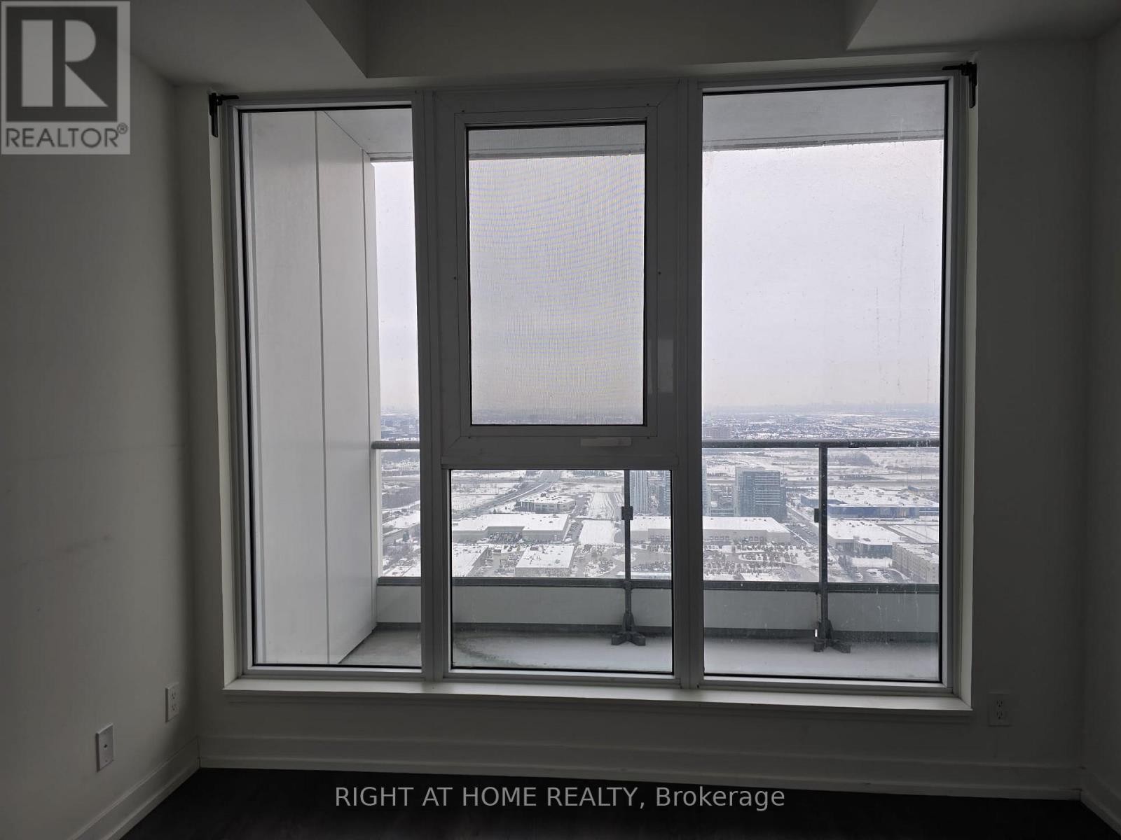 












4905 - 5 BUTTERMILL AVENUE

,
Vaughan (Vaughan Corporate Centre),




Ontario
L4K0T5

