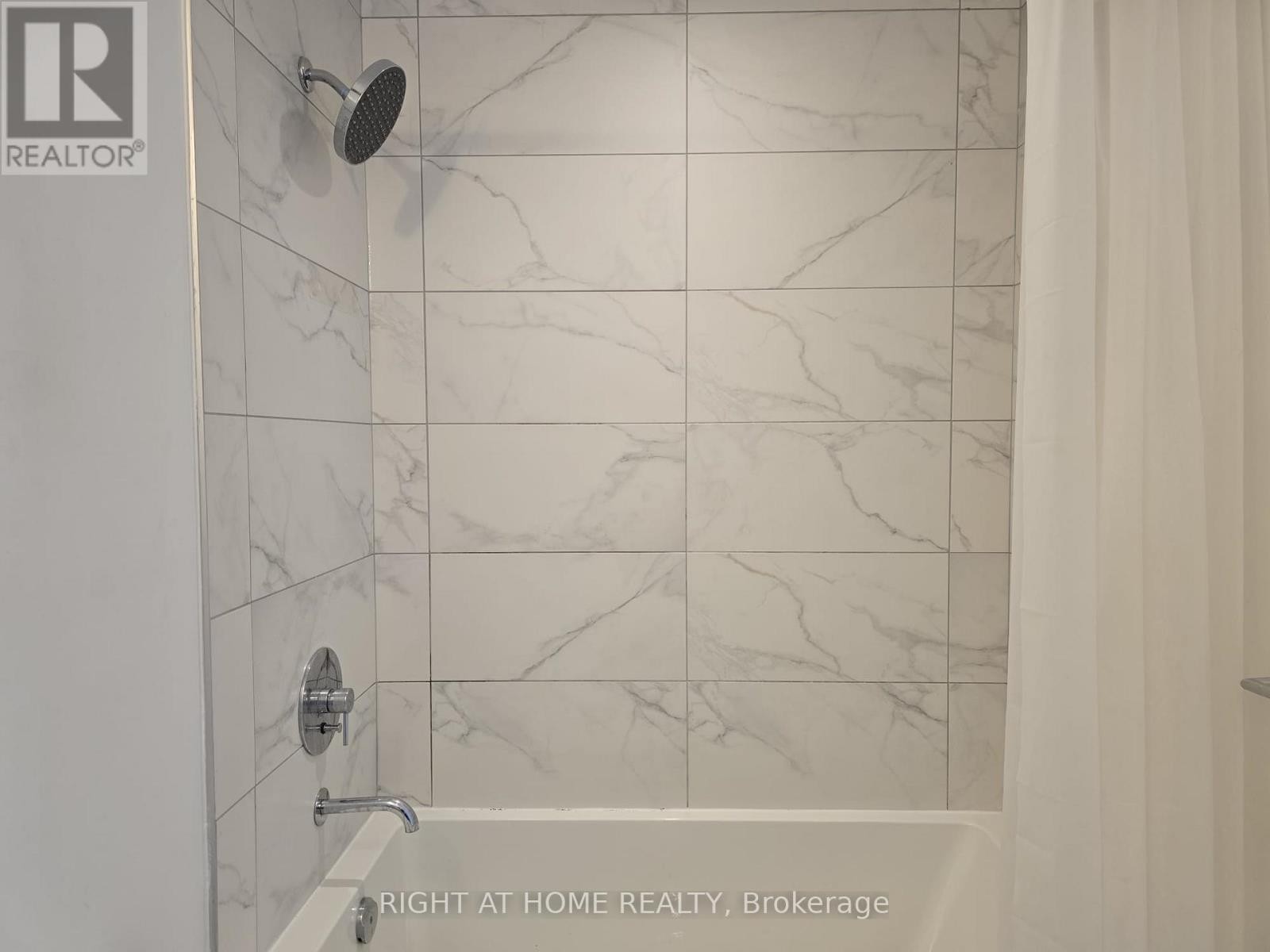 












4905 - 5 BUTTERMILL AVENUE

,
Vaughan (Vaughan Corporate Centre),




Ontario
L4K0T5

