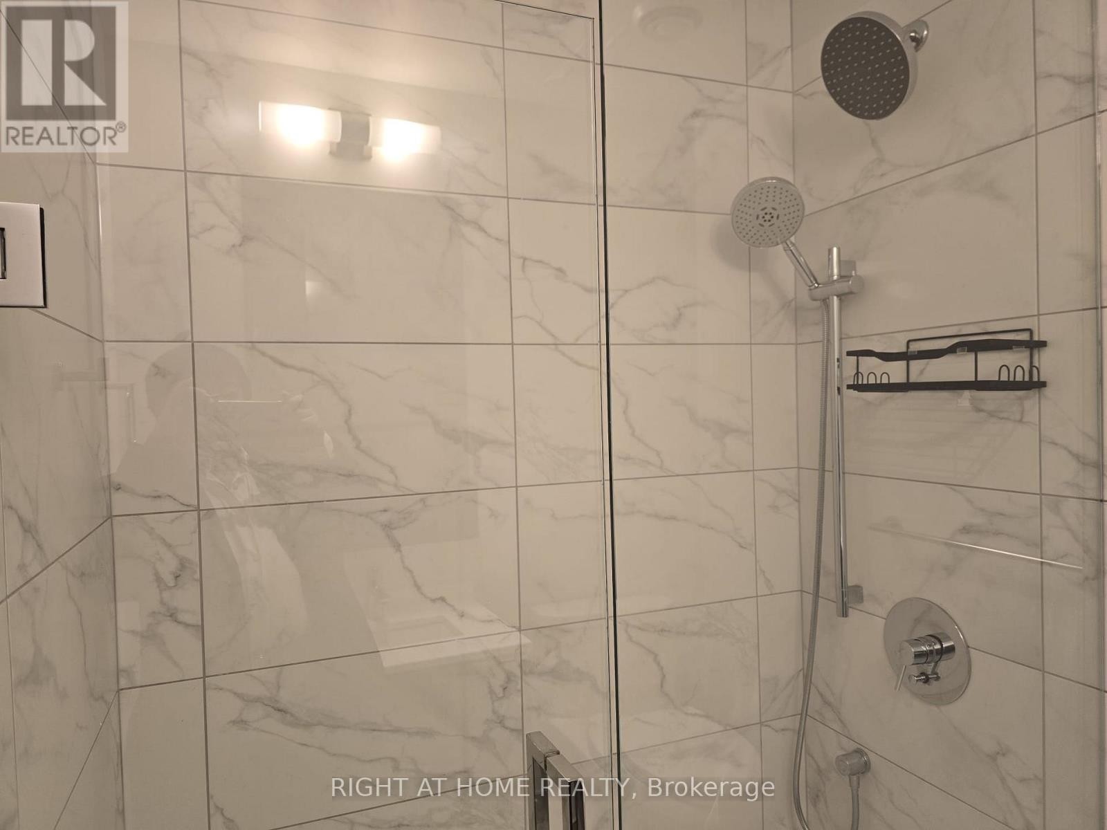 












4905 - 5 BUTTERMILL AVENUE

,
Vaughan (Vaughan Corporate Centre),




Ontario
L4K0T5

