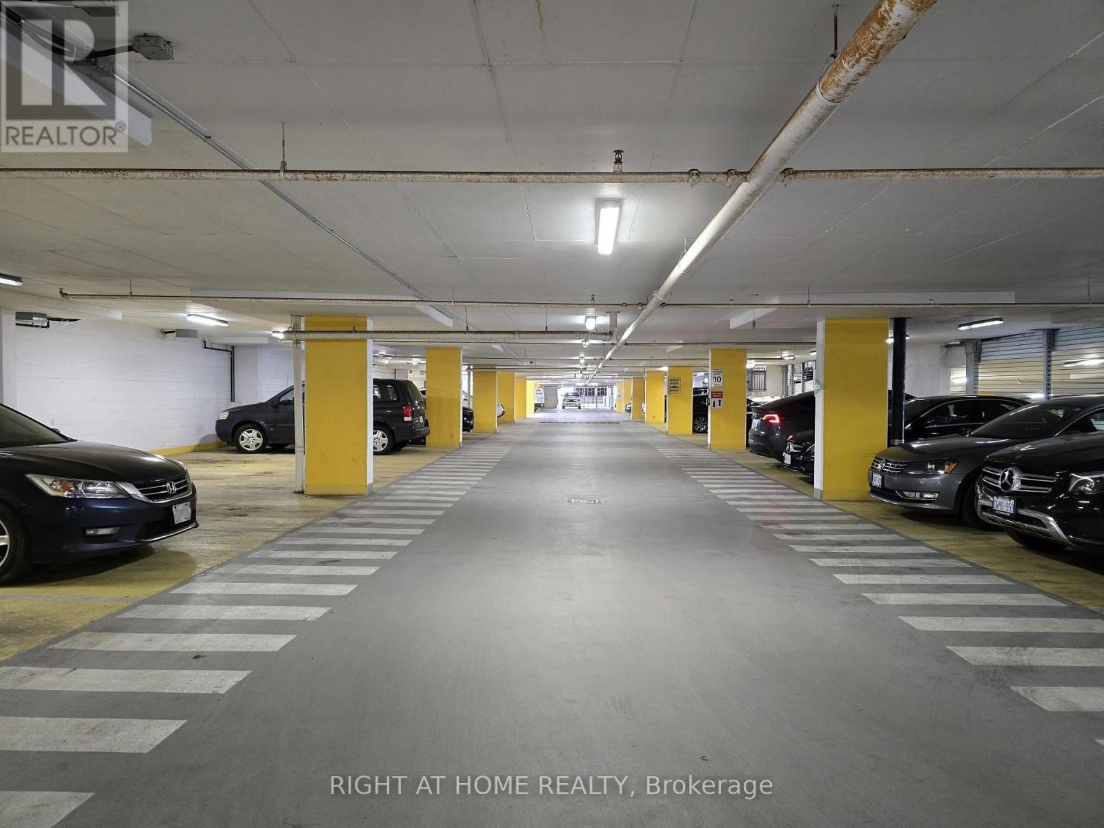 












4905 - 5 BUTTERMILL AVENUE

,
Vaughan (Vaughan Corporate Centre),




Ontario
L4K0T5

