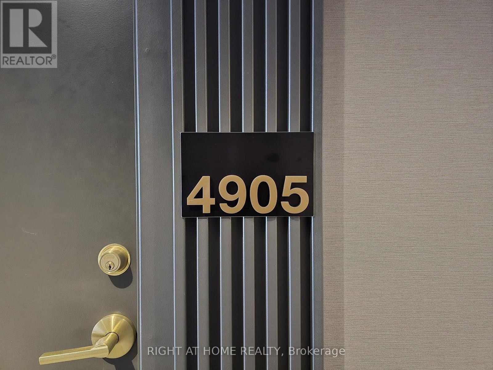 












4905 - 5 BUTTERMILL AVENUE

,
Vaughan (Vaughan Corporate Centre),




Ontario
L4K0T5

