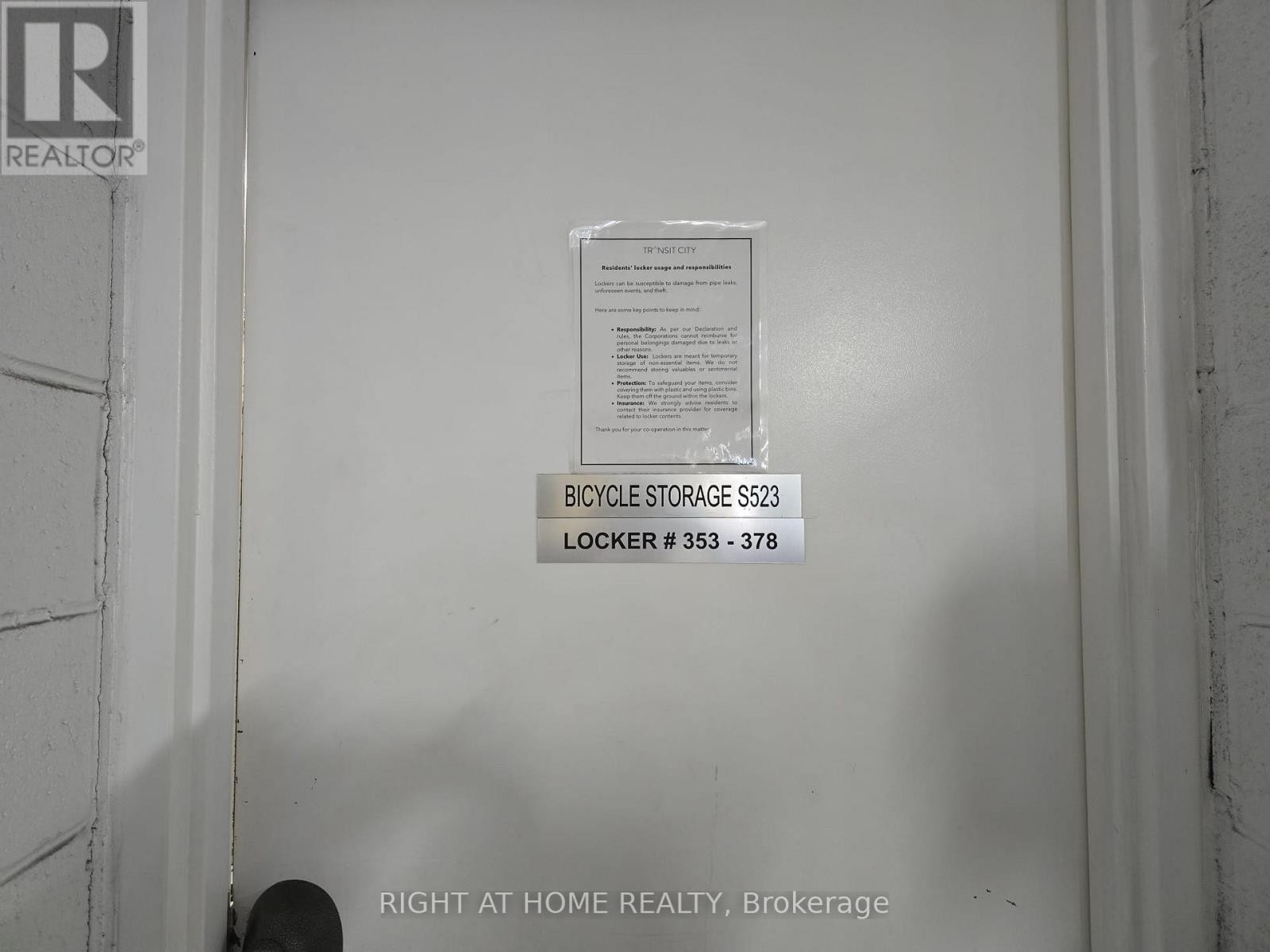 












4905 - 5 BUTTERMILL AVENUE

,
Vaughan (Vaughan Corporate Centre),




Ontario
L4K0T5

