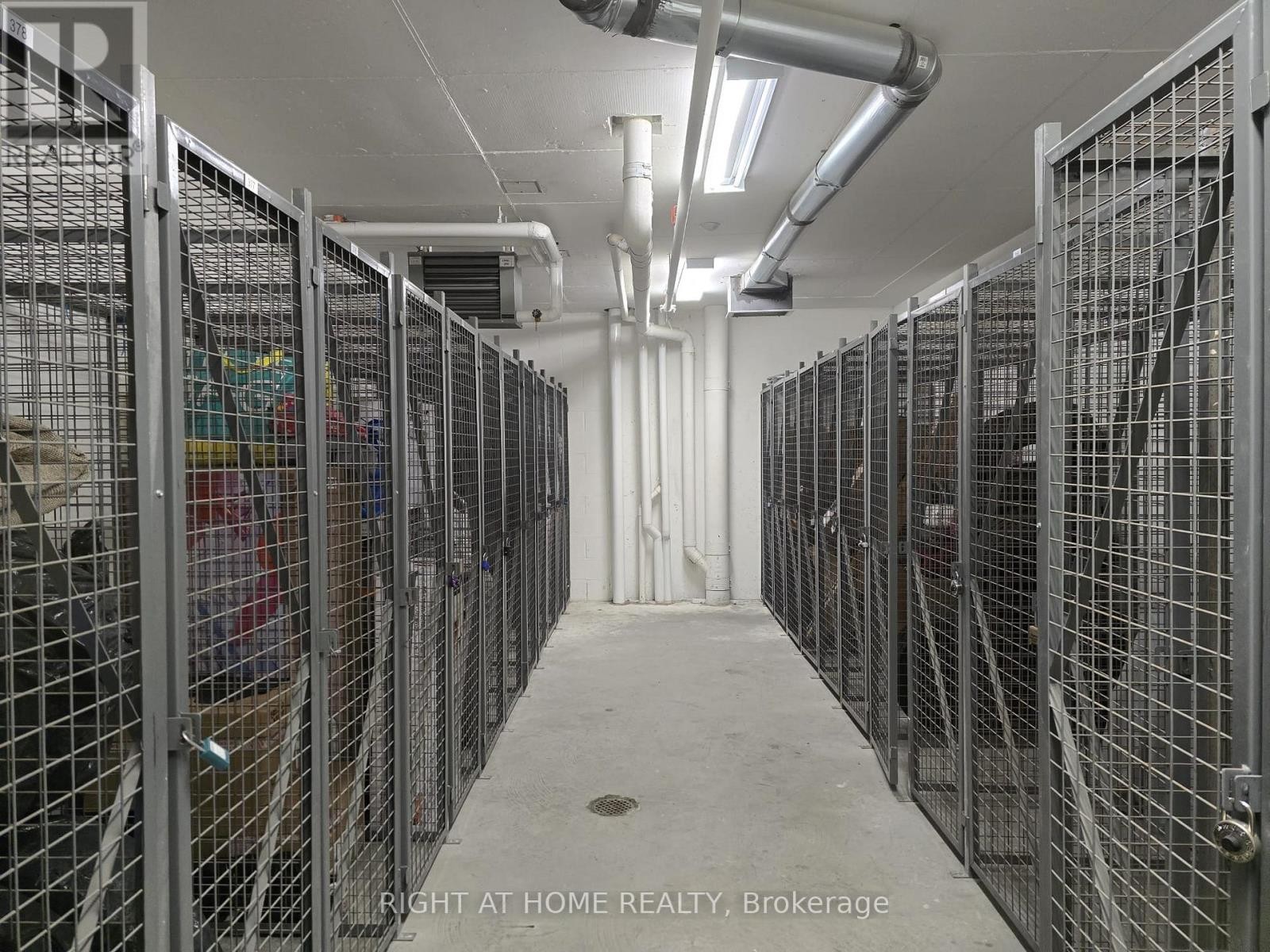 












4905 - 5 BUTTERMILL AVENUE

,
Vaughan (Vaughan Corporate Centre),




Ontario
L4K0T5

