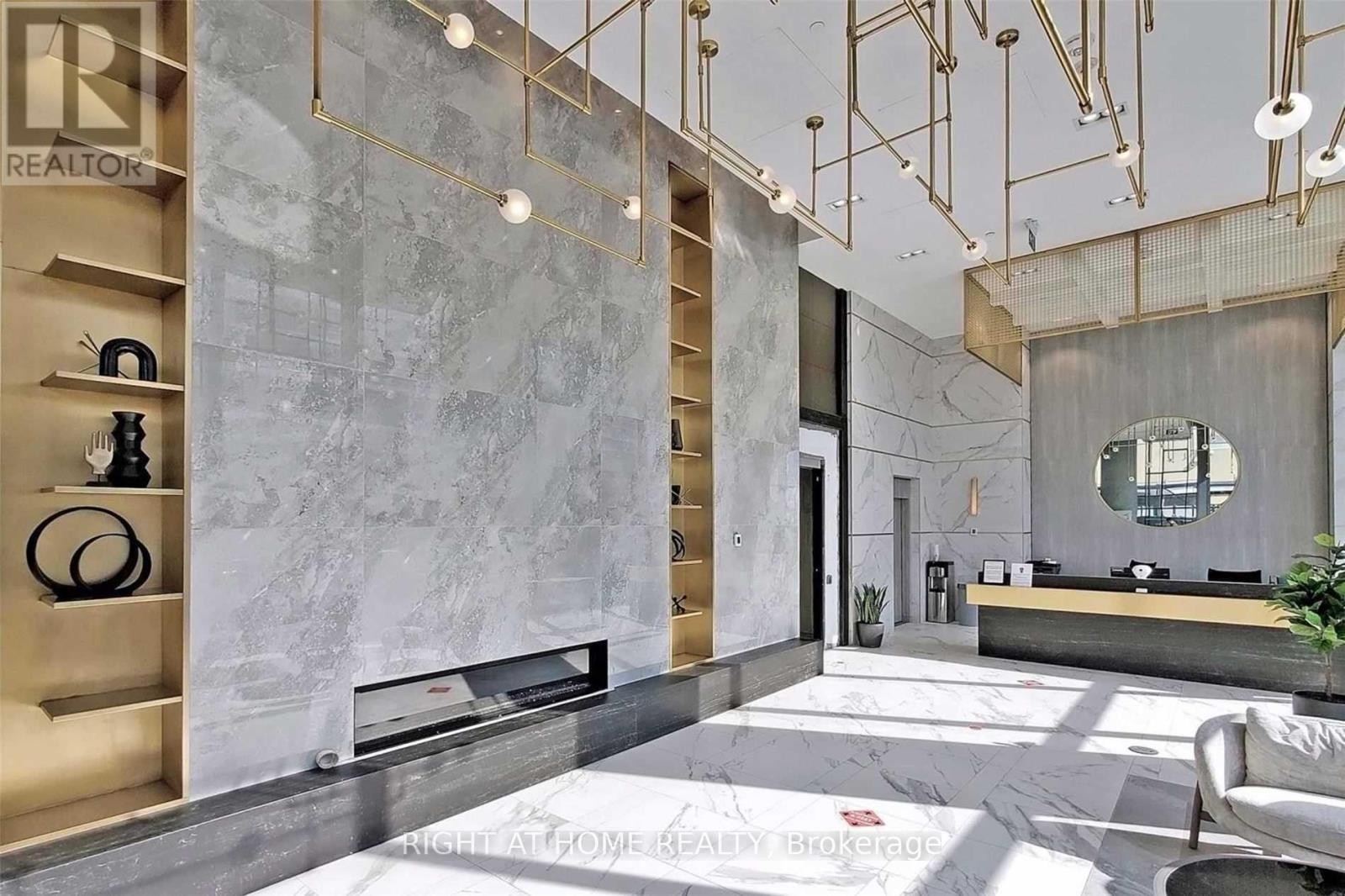 












4905 - 5 BUTTERMILL AVENUE

,
Vaughan (Vaughan Corporate Centre),




Ontario
L4K0T5

