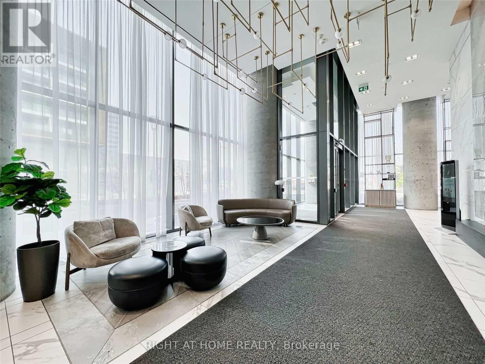 












4905 - 5 BUTTERMILL AVENUE

,
Vaughan (Vaughan Corporate Centre),




Ontario
L4K0T5

