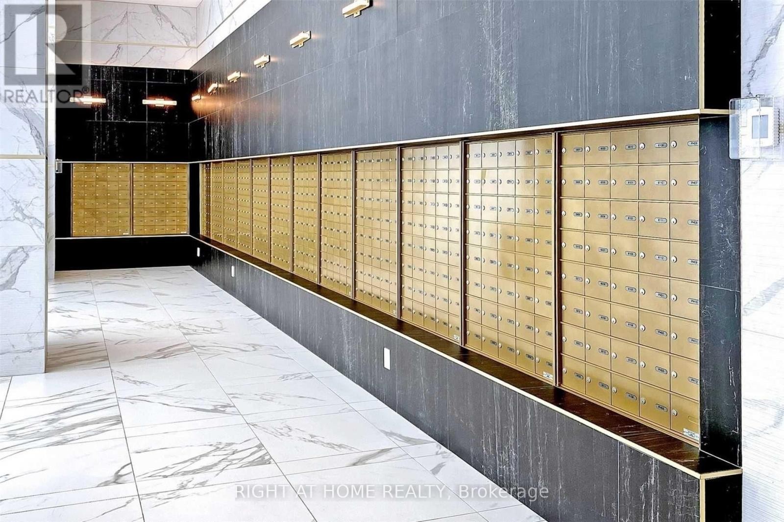 












4905 - 5 BUTTERMILL AVENUE

,
Vaughan (Vaughan Corporate Centre),




Ontario
L4K0T5

