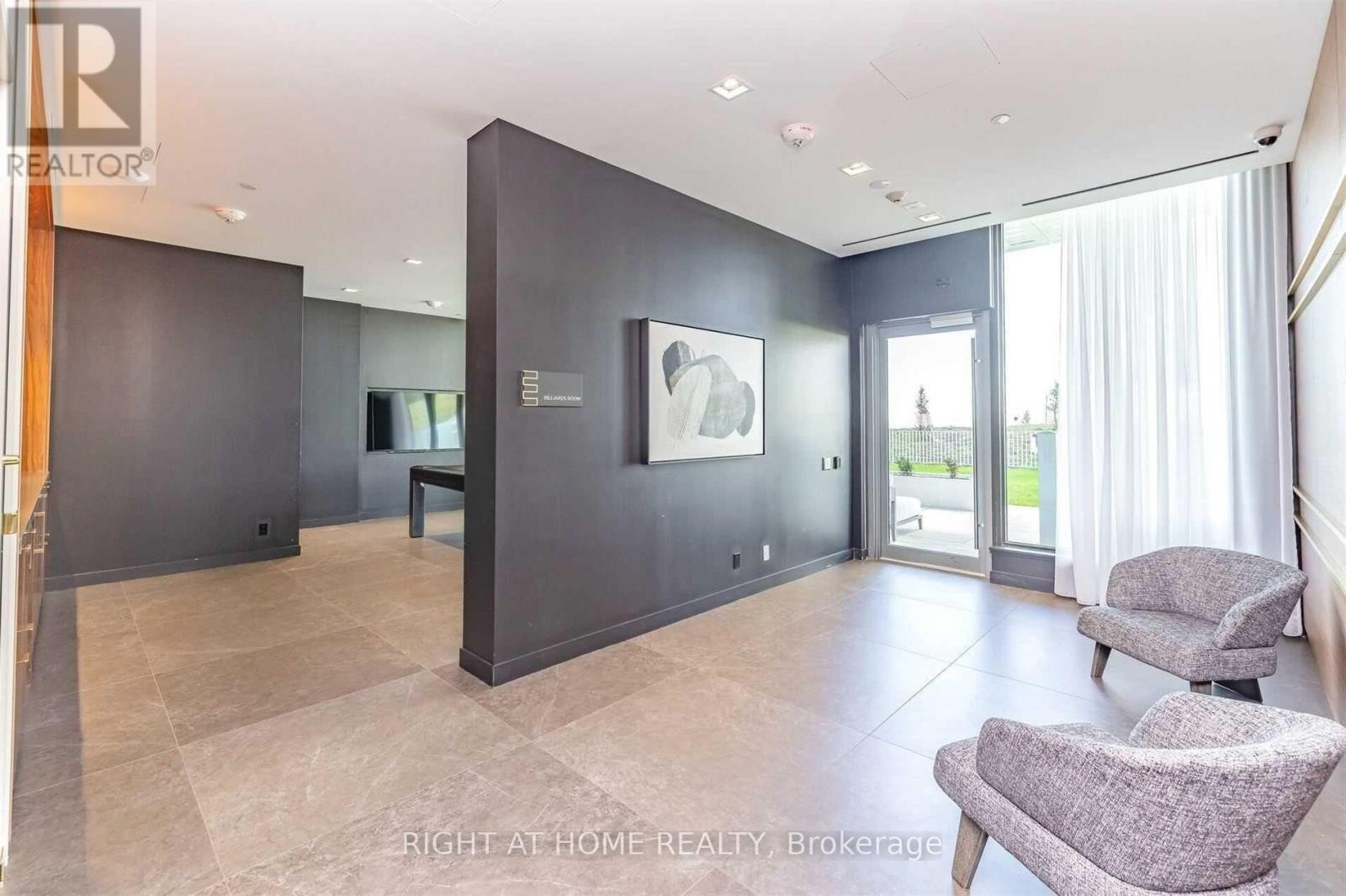 












4905 - 5 BUTTERMILL AVENUE

,
Vaughan (Vaughan Corporate Centre),




Ontario
L4K0T5

