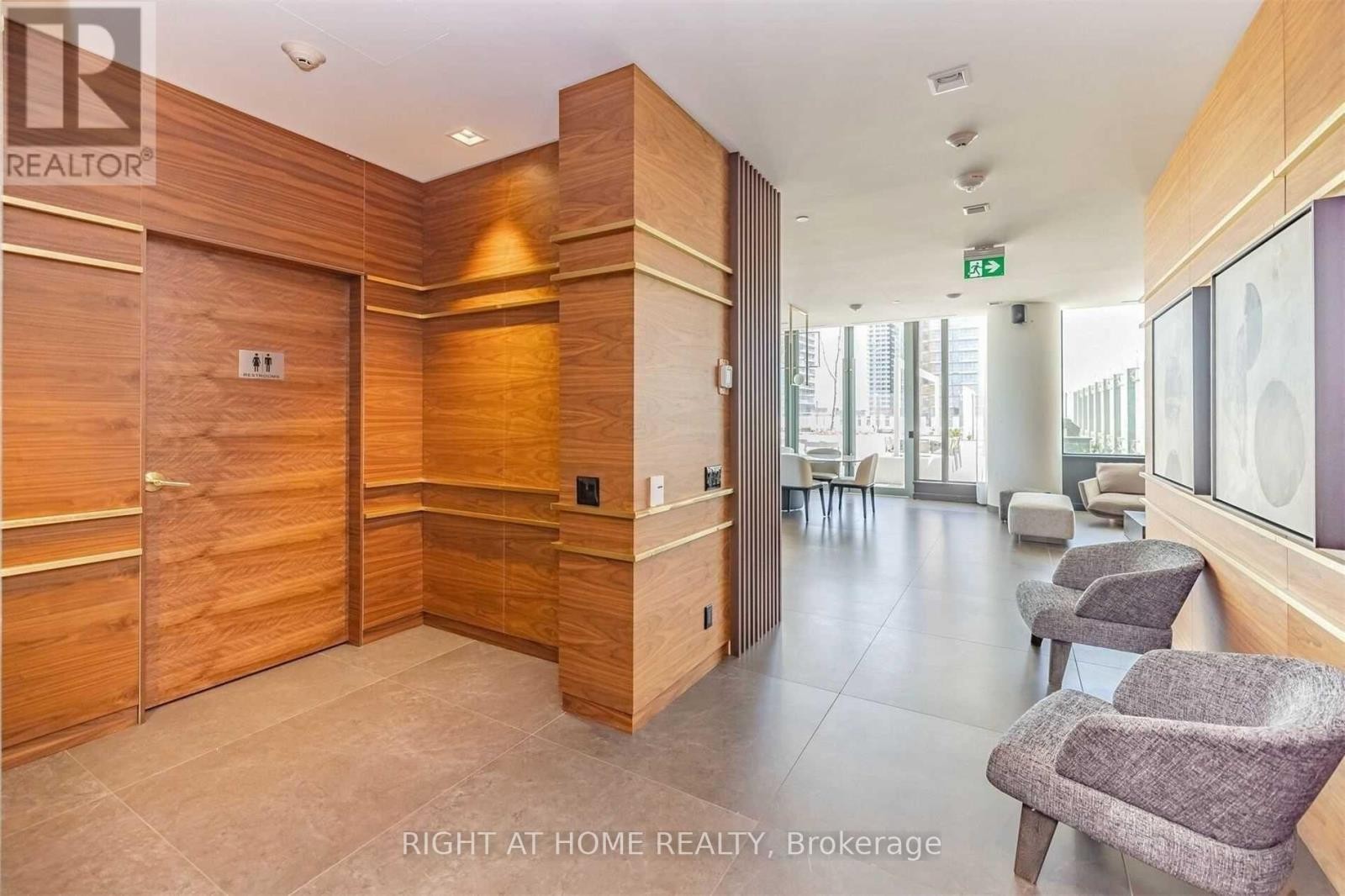 












4905 - 5 BUTTERMILL AVENUE

,
Vaughan (Vaughan Corporate Centre),




Ontario
L4K0T5

