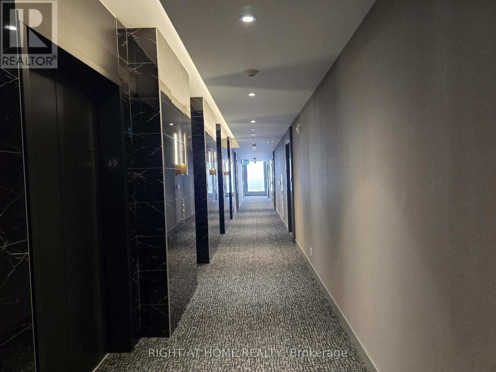 












4905 - 5 BUTTERMILL AVENUE

,
Vaughan (Vaughan Corporate Centre),




Ontario
L4K0T5

