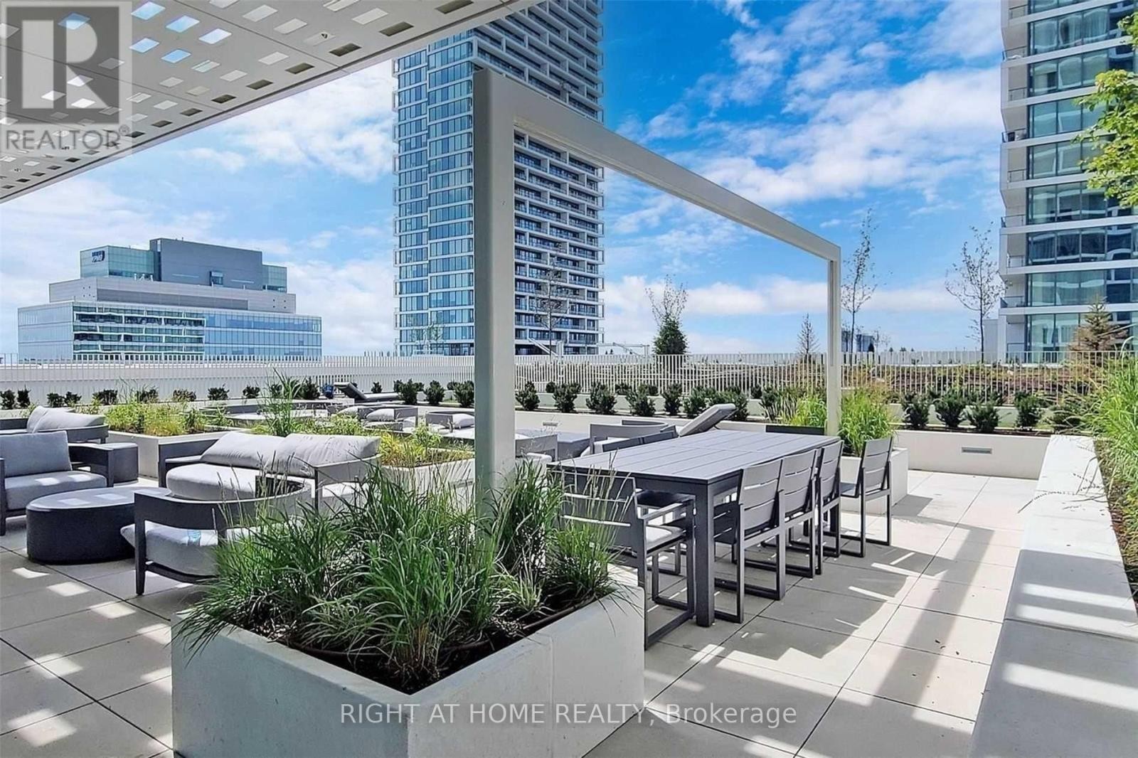 












4905 - 5 BUTTERMILL AVENUE

,
Vaughan (Vaughan Corporate Centre),




Ontario
L4K0T5

