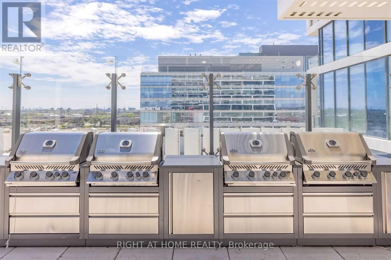 












4905 - 5 BUTTERMILL AVENUE

,
Vaughan (Vaughan Corporate Centre),




Ontario
L4K0T5

