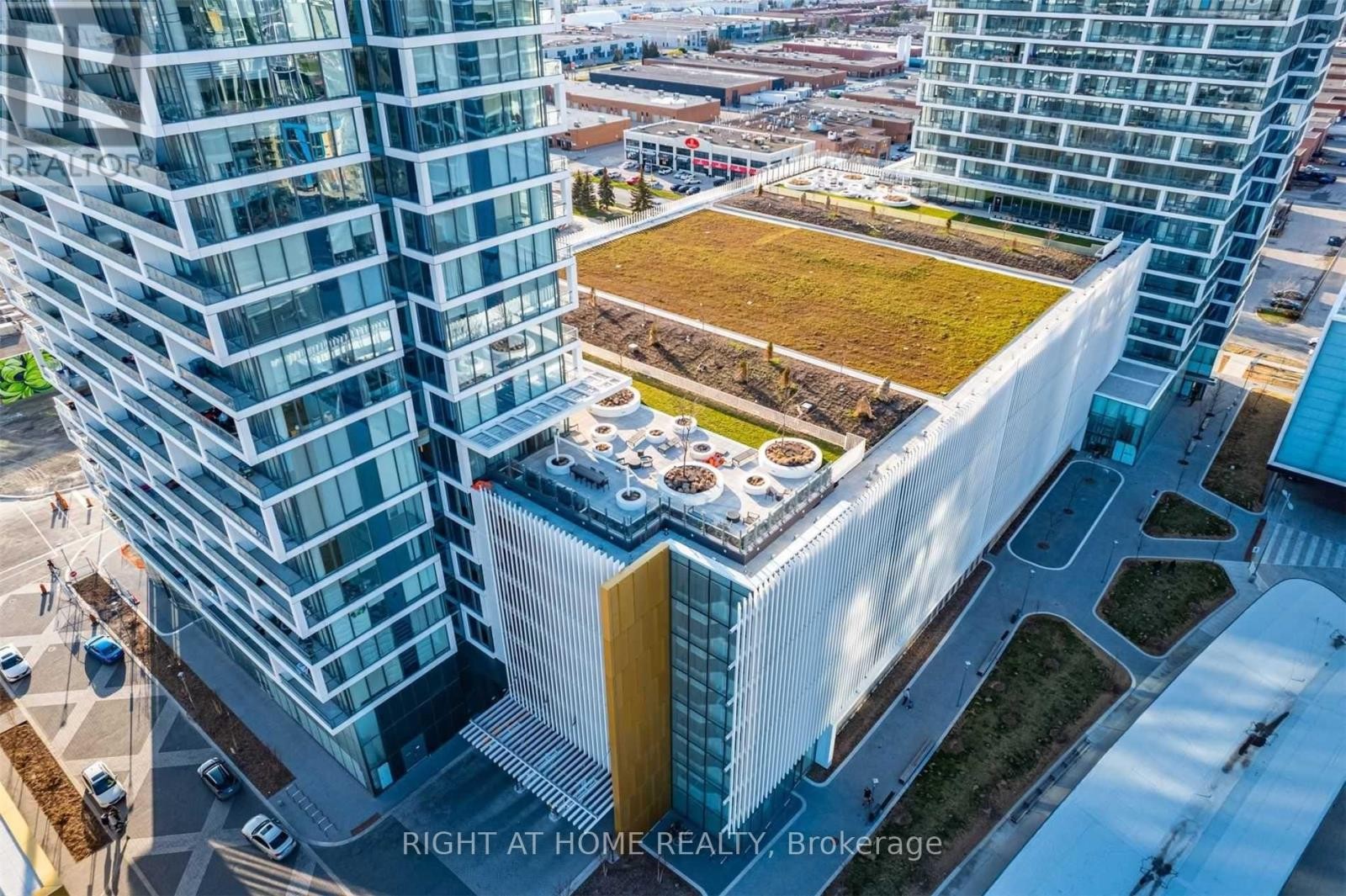 












4905 - 5 BUTTERMILL AVENUE

,
Vaughan (Vaughan Corporate Centre),




Ontario
L4K0T5

