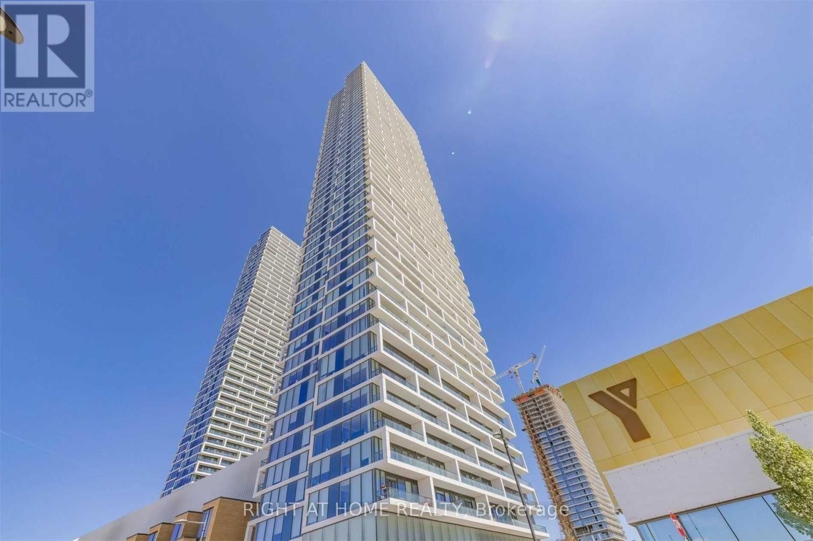 












4905 - 5 BUTTERMILL AVENUE

,
Vaughan (Vaughan Corporate Centre),




Ontario
L4K0T5

