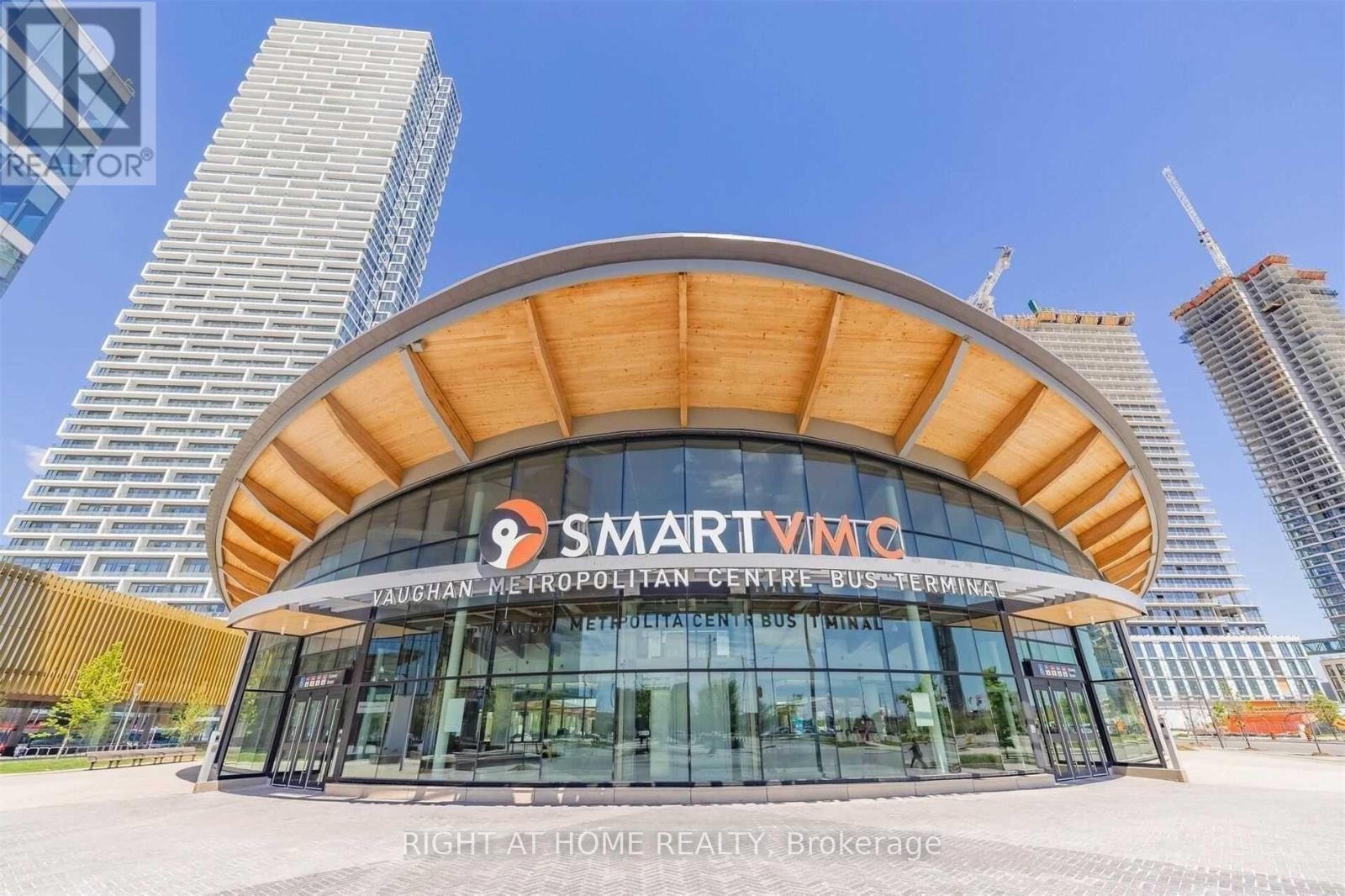 












4905 - 5 BUTTERMILL AVENUE

,
Vaughan (Vaughan Corporate Centre),




Ontario
L4K0T5

