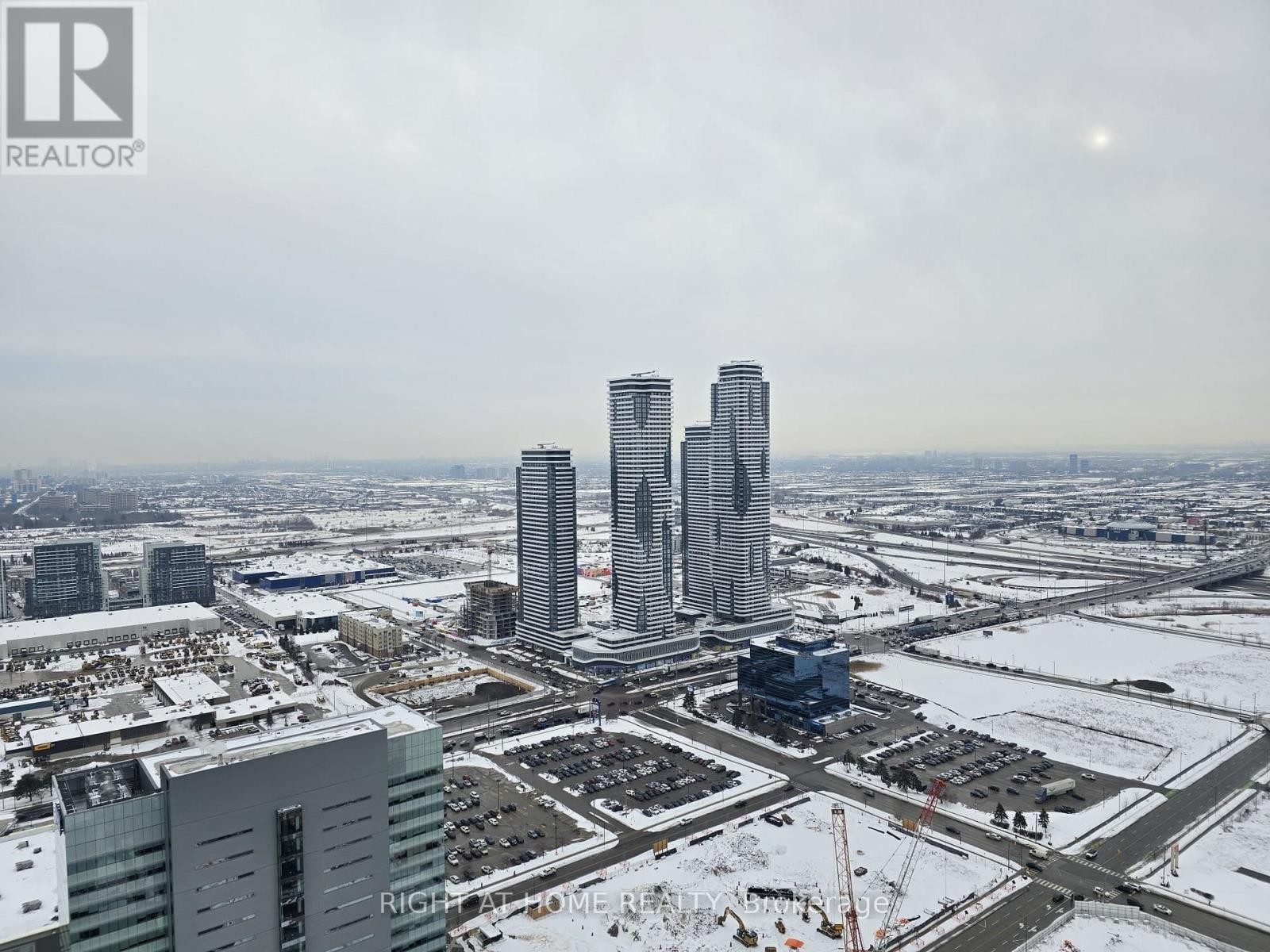 












4905 - 5 BUTTERMILL AVENUE

,
Vaughan (Vaughan Corporate Centre),




Ontario
L4K0T5

