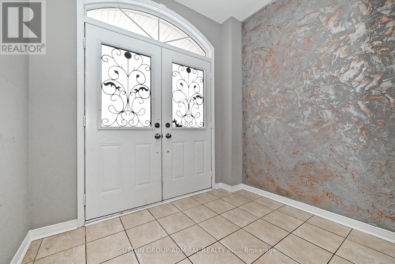 












41 BIG HILL CRESCENT

,
Vaughan (Patterson),




Ontario
L6A4S1

