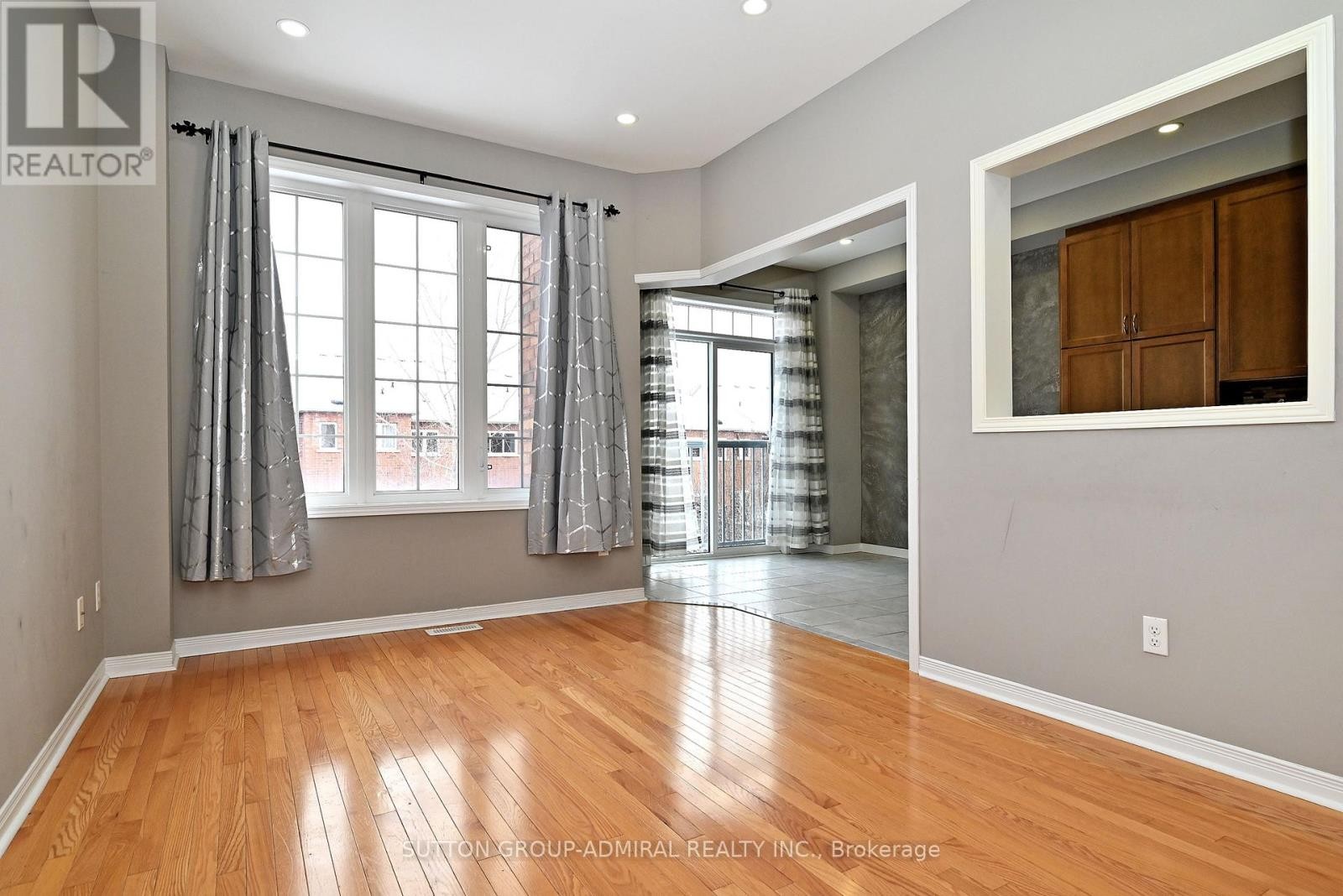 












41 BIG HILL CRESCENT

,
Vaughan (Patterson),




Ontario
L6A4S1

