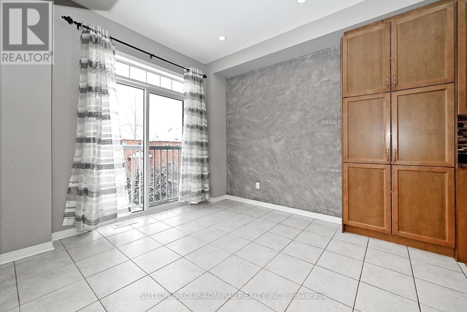 












41 BIG HILL CRESCENT

,
Vaughan (Patterson),




Ontario
L6A4S1

