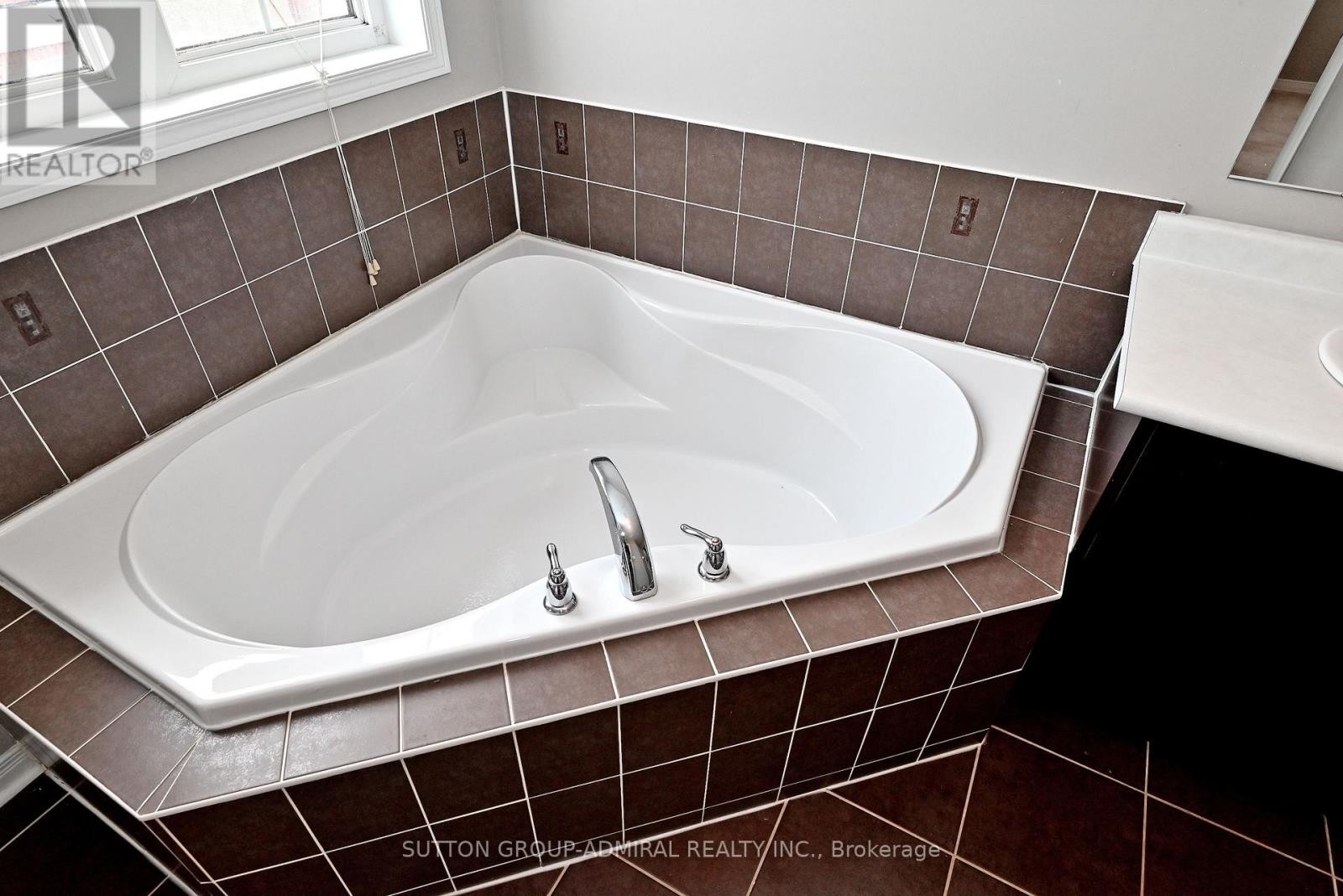 












41 BIG HILL CRESCENT

,
Vaughan (Patterson),




Ontario
L6A4S1

