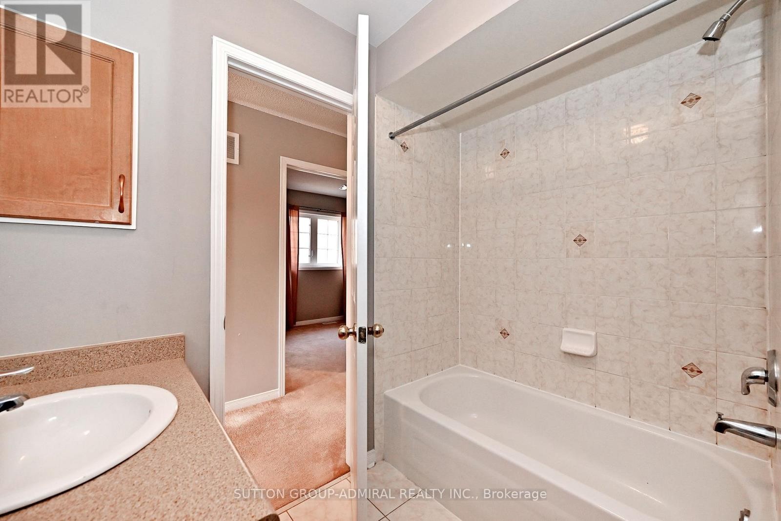 












41 BIG HILL CRESCENT

,
Vaughan (Patterson),




Ontario
L6A4S1

