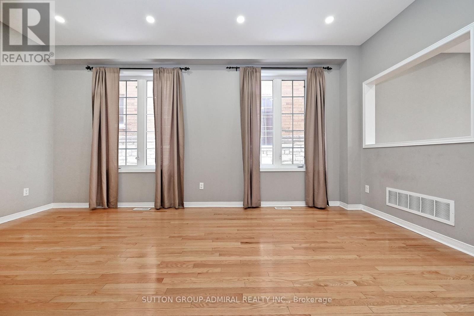 












41 BIG HILL CRESCENT

,
Vaughan (Patterson),




Ontario
L6A4S1

