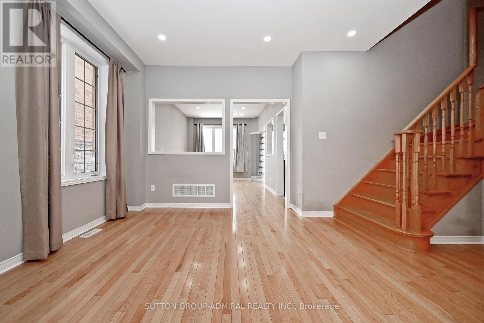 












41 BIG HILL CRESCENT

,
Vaughan (Patterson),




Ontario
L6A4S1

