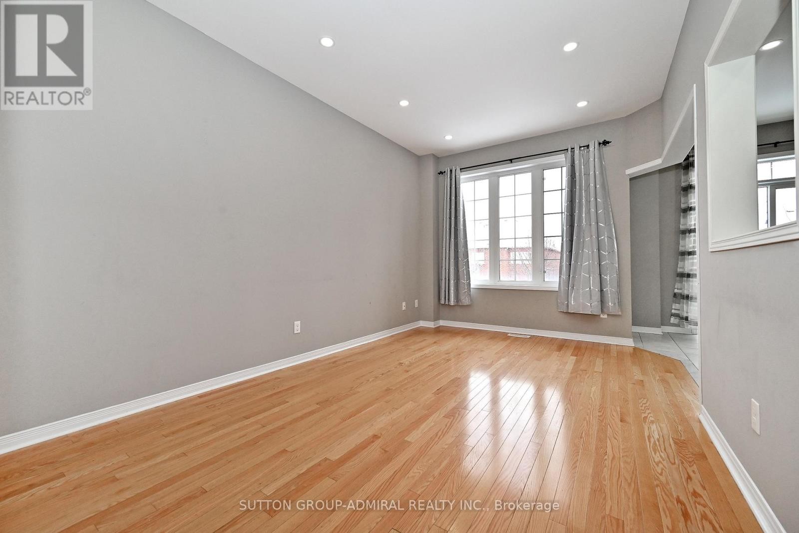 












41 BIG HILL CRESCENT

,
Vaughan (Patterson),




Ontario
L6A4S1

