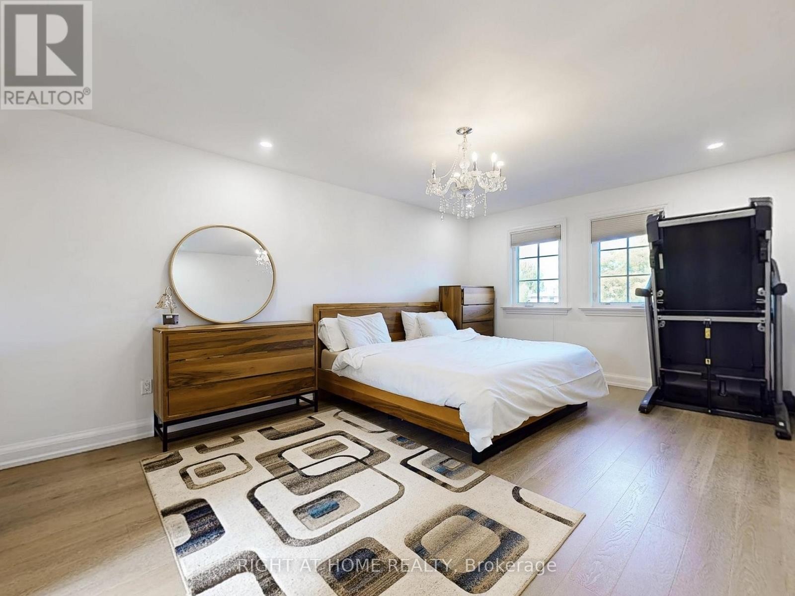 












828 LESLIE VALLEY DRIVE

,
Newmarket (Huron Heights-Leslie Valley),




Ontario
L3Y7H3

