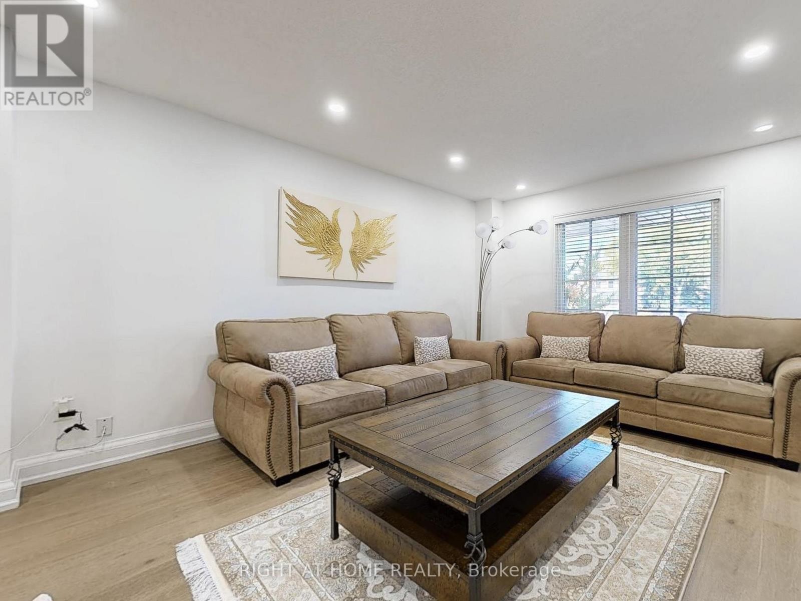 












828 LESLIE VALLEY DRIVE

,
Newmarket (Huron Heights-Leslie Valley),




Ontario
L3Y7H3

