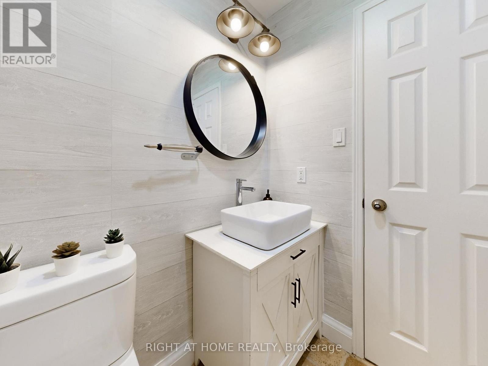 












828 LESLIE VALLEY DRIVE

,
Newmarket (Huron Heights-Leslie Valley),




Ontario
L3Y7H3

