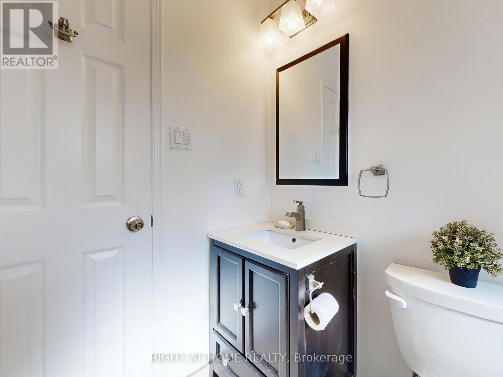 












828 LESLIE VALLEY DRIVE

,
Newmarket (Huron Heights-Leslie Valley),




Ontario
L3Y7H3

