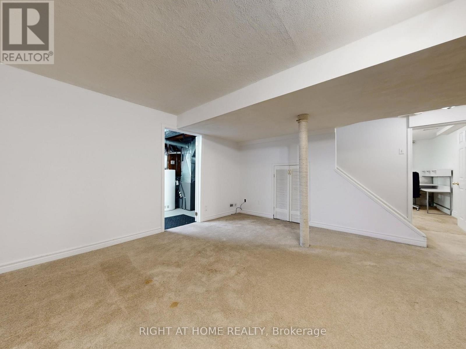 












828 LESLIE VALLEY DRIVE

,
Newmarket (Huron Heights-Leslie Valley),




Ontario
L3Y7H3

