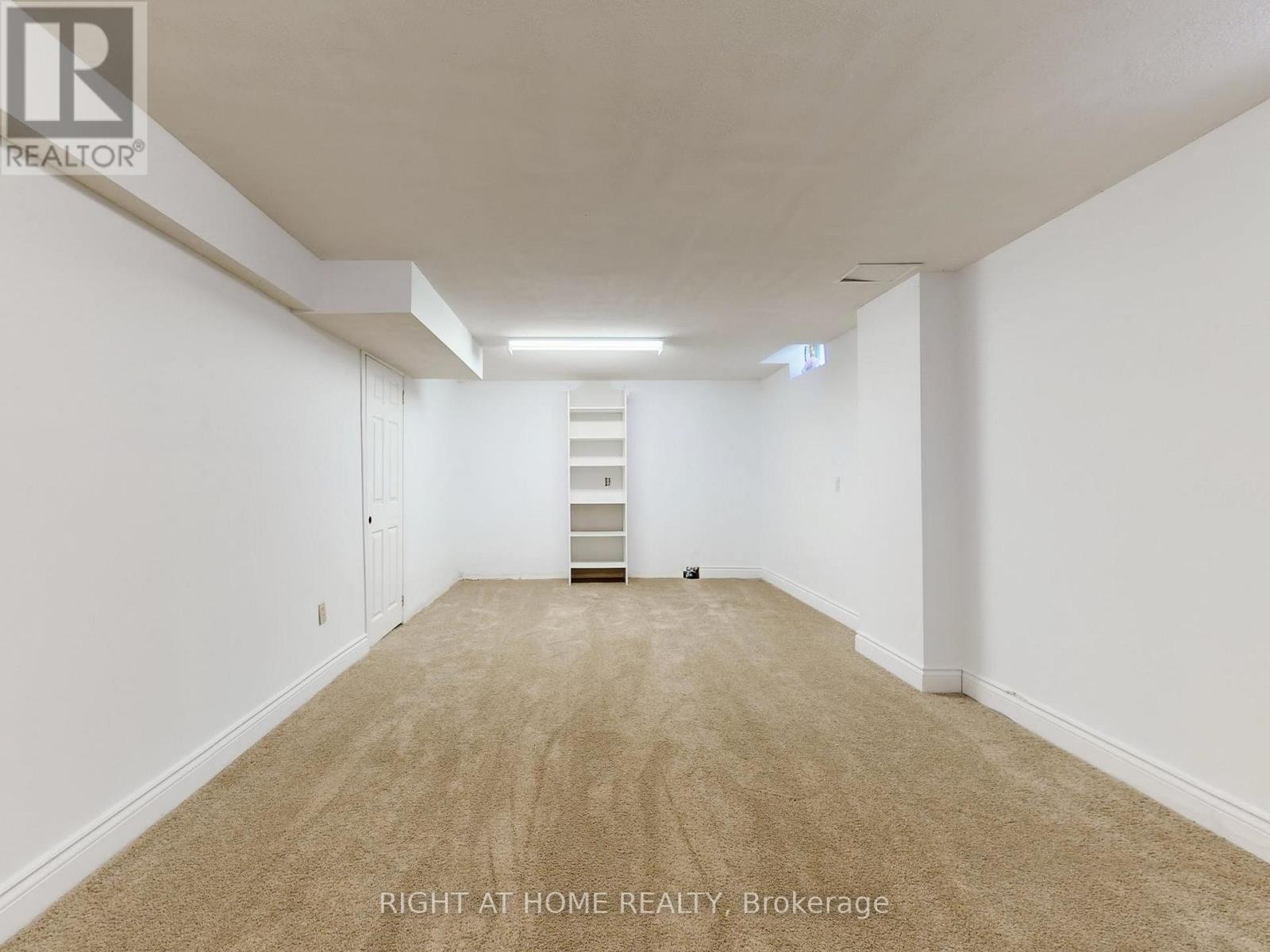 












828 LESLIE VALLEY DRIVE

,
Newmarket (Huron Heights-Leslie Valley),




Ontario
L3Y7H3

