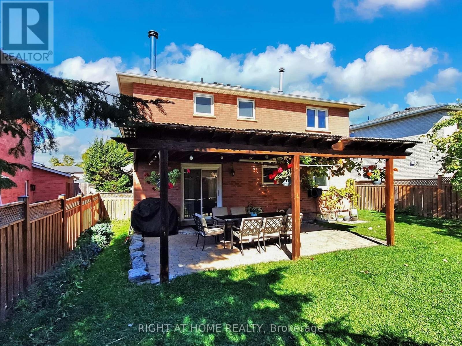 












828 LESLIE VALLEY DRIVE

,
Newmarket (Huron Heights-Leslie Valley),




Ontario
L3Y7H3

