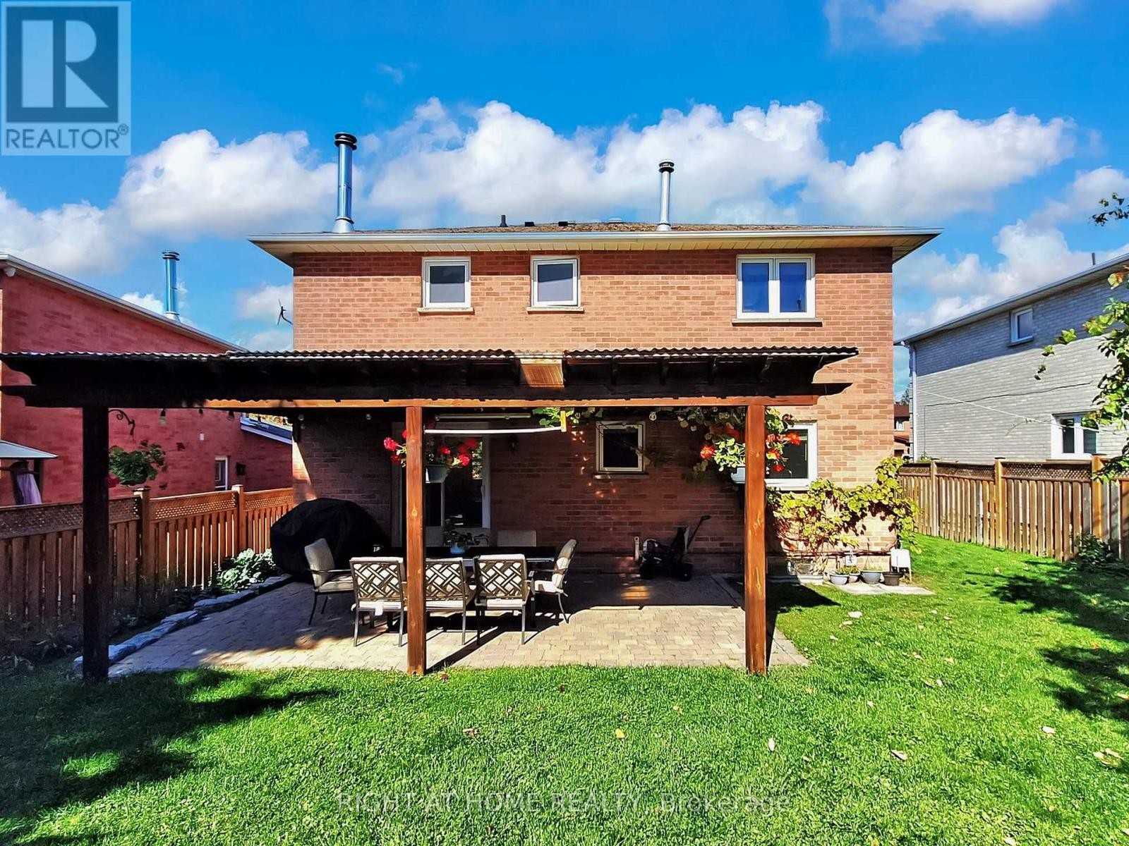 












828 LESLIE VALLEY DRIVE

,
Newmarket (Huron Heights-Leslie Valley),




Ontario
L3Y7H3

