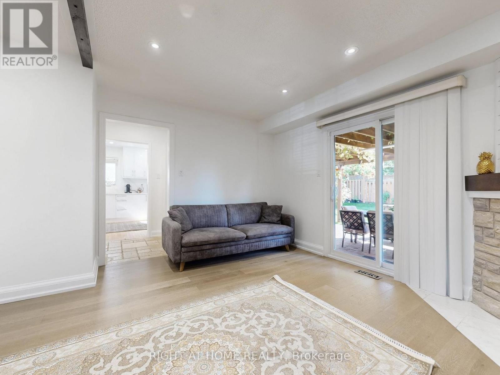 












828 LESLIE VALLEY DRIVE

,
Newmarket (Huron Heights-Leslie Valley),




Ontario
L3Y7H3

