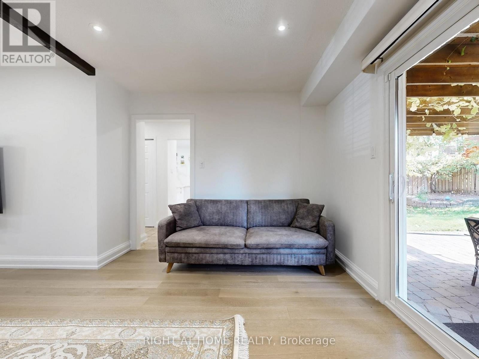 












828 LESLIE VALLEY DRIVE

,
Newmarket (Huron Heights-Leslie Valley),




Ontario
L3Y7H3

