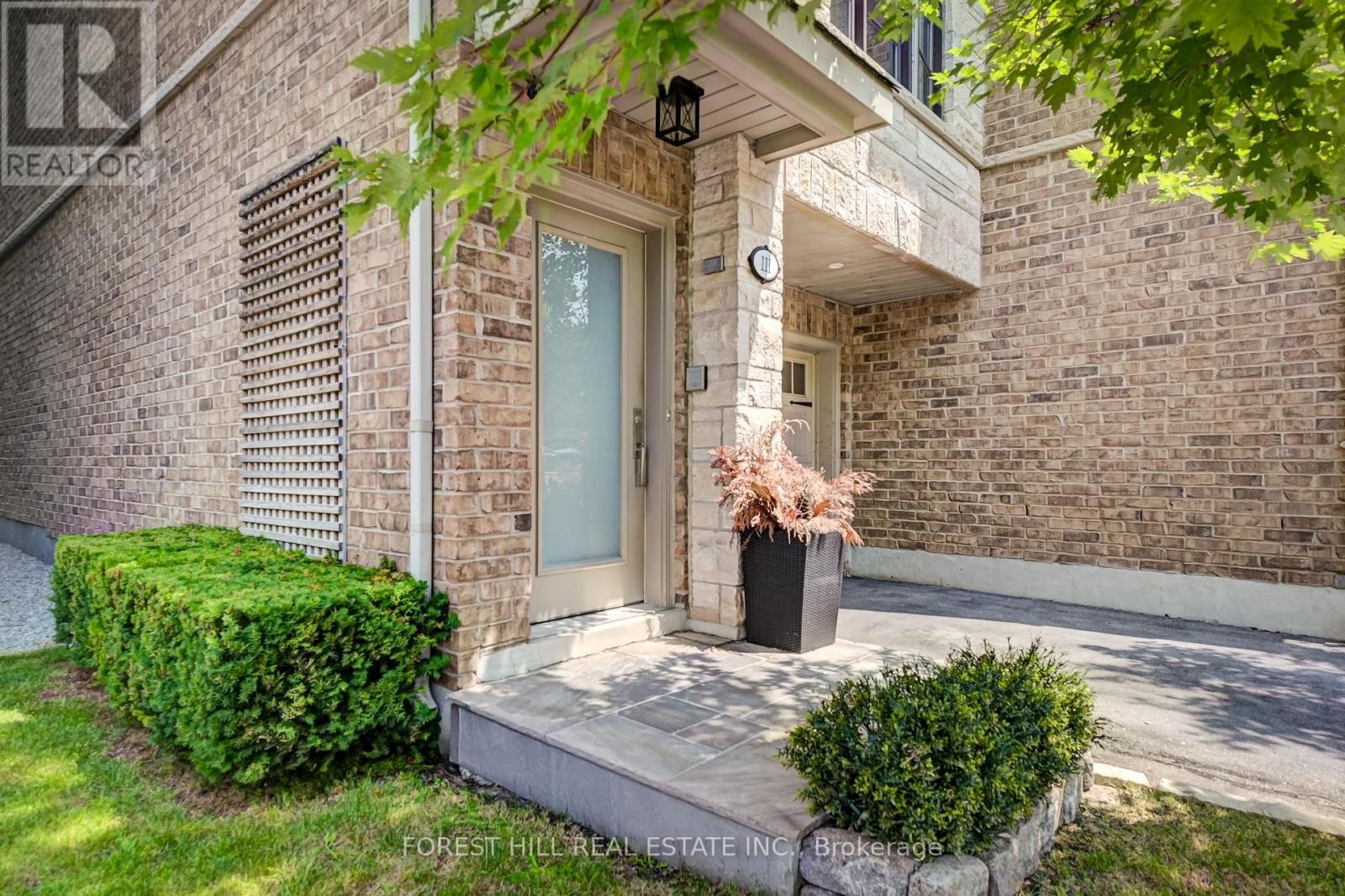












111 POWSELAND CRESCENT

,
Vaughan (West Woodbridge),




Ontario
L4L0C5

