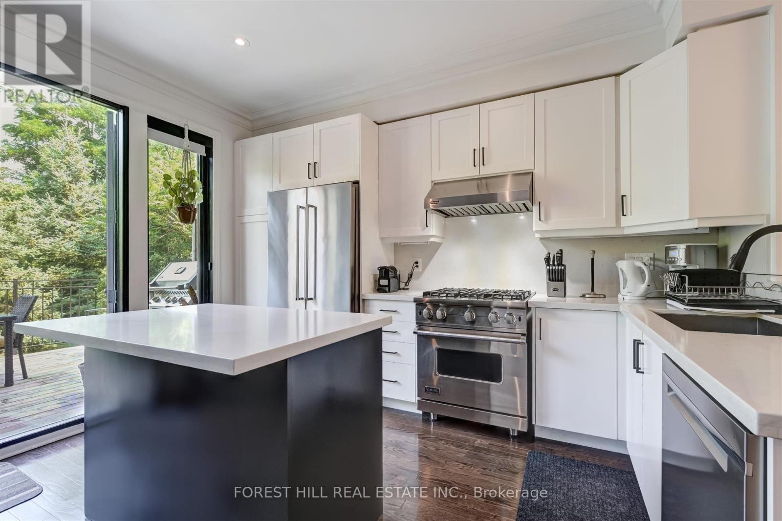 












111 POWSELAND CRESCENT

,
Vaughan (West Woodbridge),




Ontario
L4L0C5

