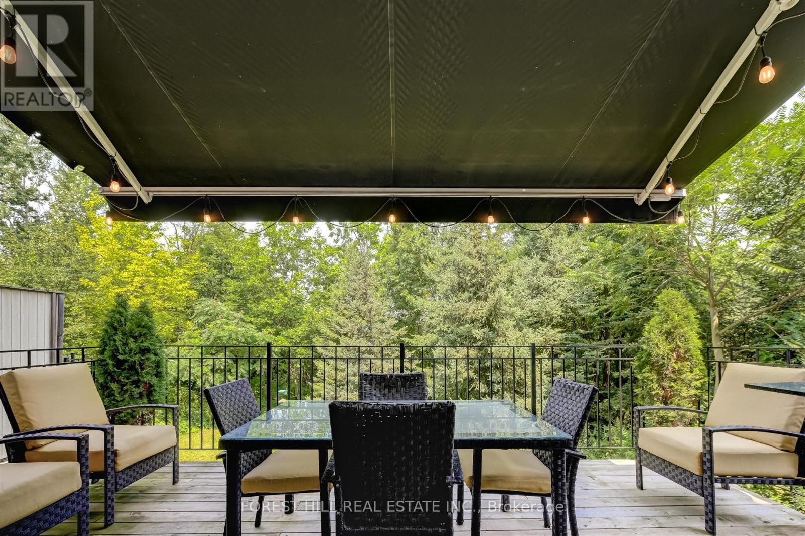 












111 POWSELAND CRESCENT

,
Vaughan (West Woodbridge),




Ontario
L4L0C5

