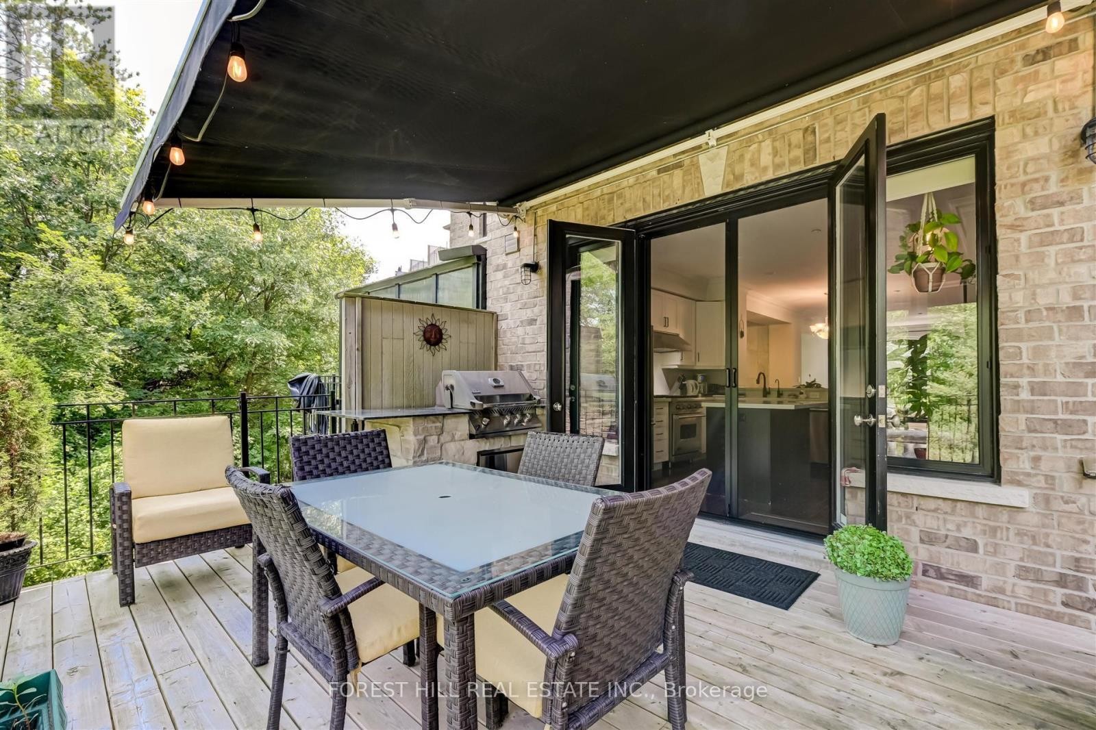 












111 POWSELAND CRESCENT

,
Vaughan (West Woodbridge),




Ontario
L4L0C5

