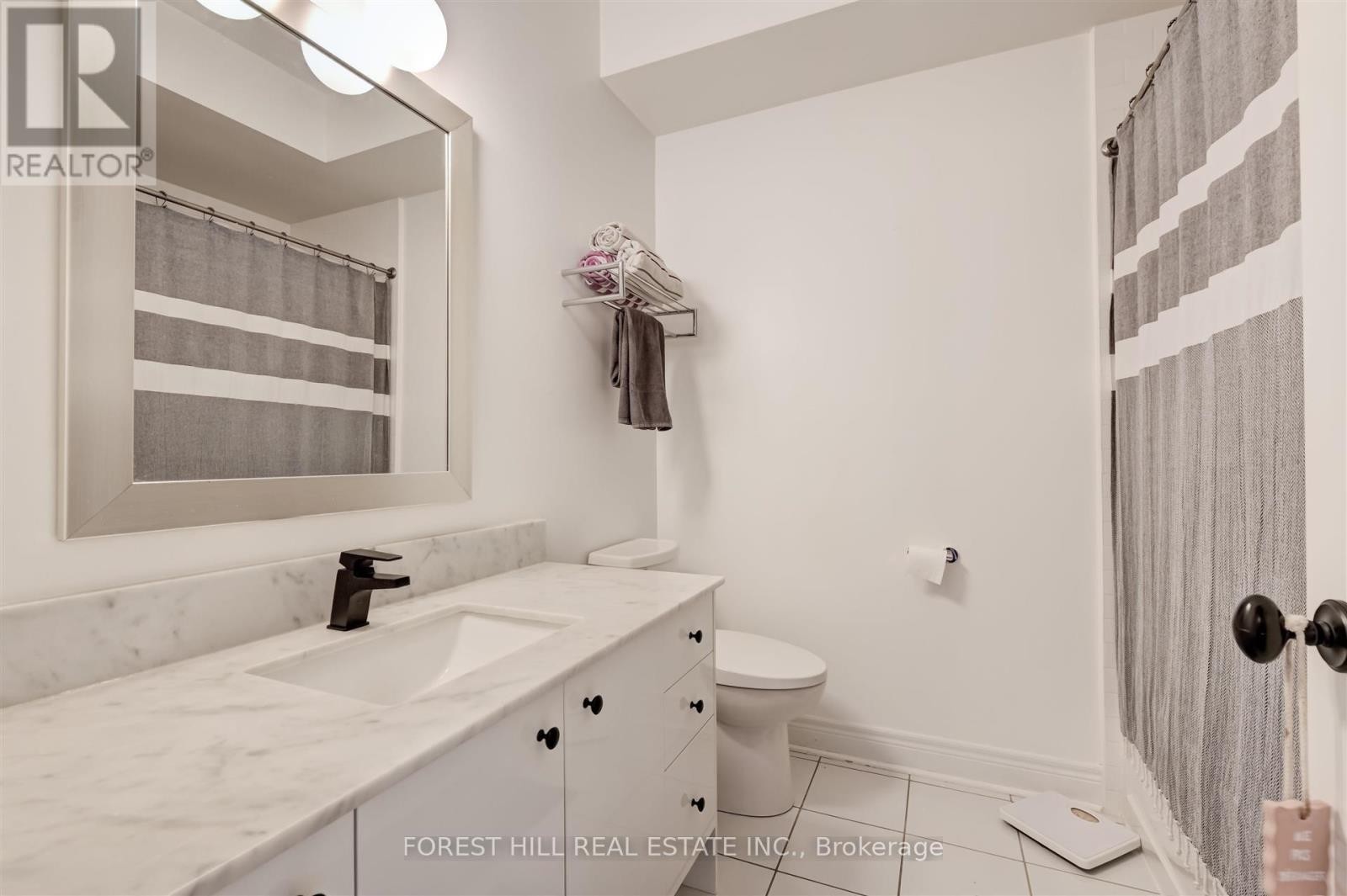 












111 POWSELAND CRESCENT

,
Vaughan (West Woodbridge),




Ontario
L4L0C5

