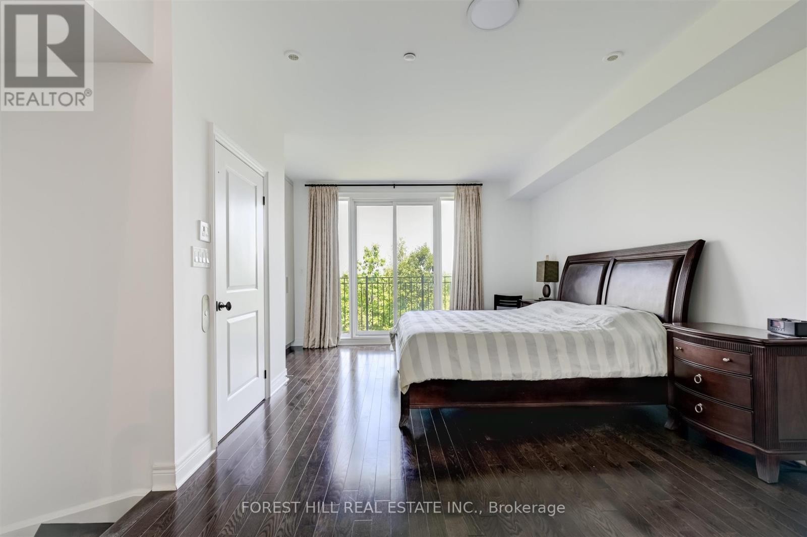 












111 POWSELAND CRESCENT

,
Vaughan (West Woodbridge),




Ontario
L4L0C5

