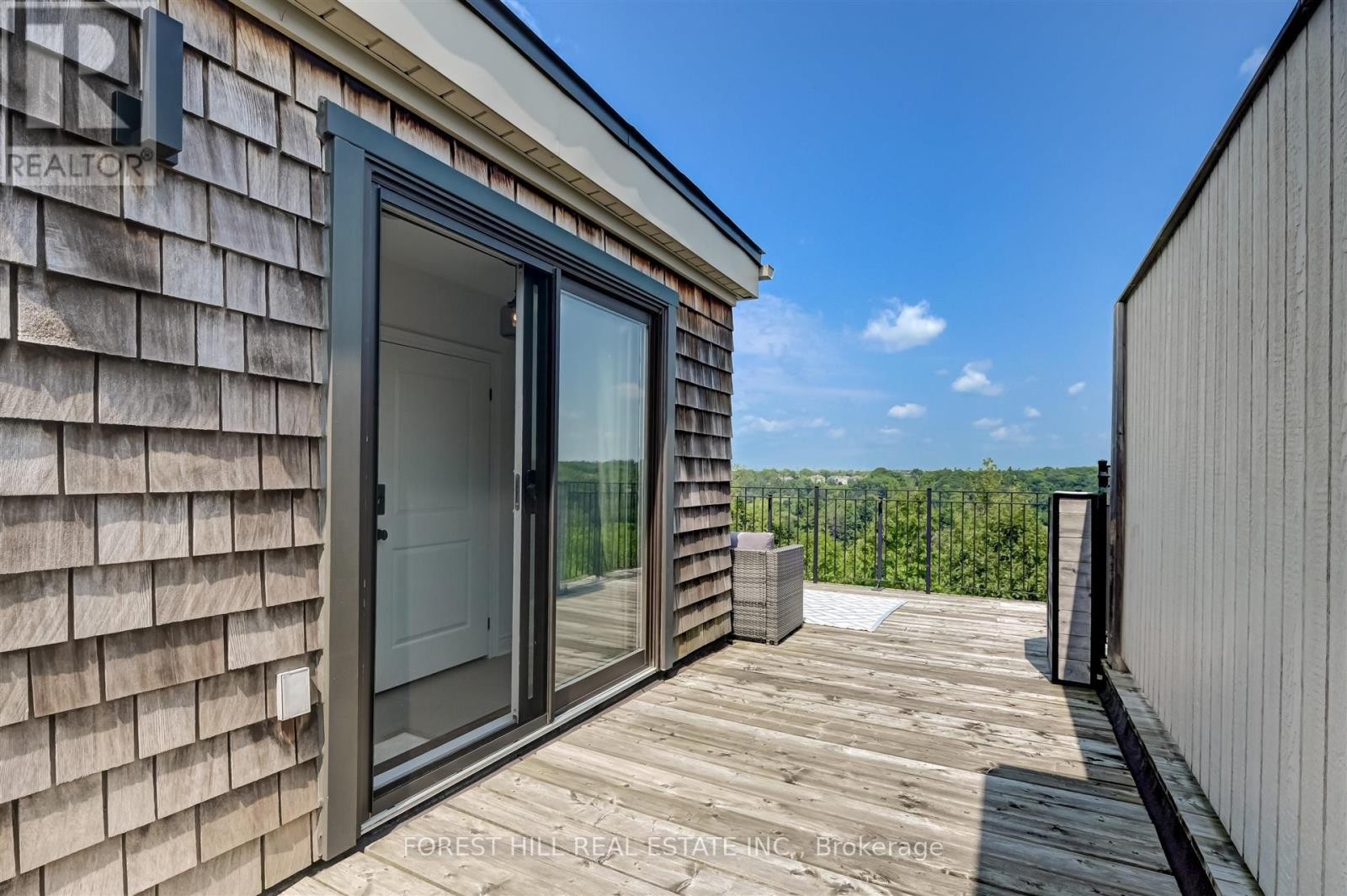 












111 POWSELAND CRESCENT

,
Vaughan (West Woodbridge),




Ontario
L4L0C5

