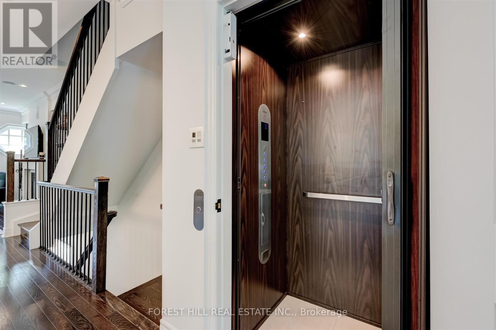 












111 POWSELAND CRESCENT

,
Vaughan (West Woodbridge),




Ontario
L4L0C5

