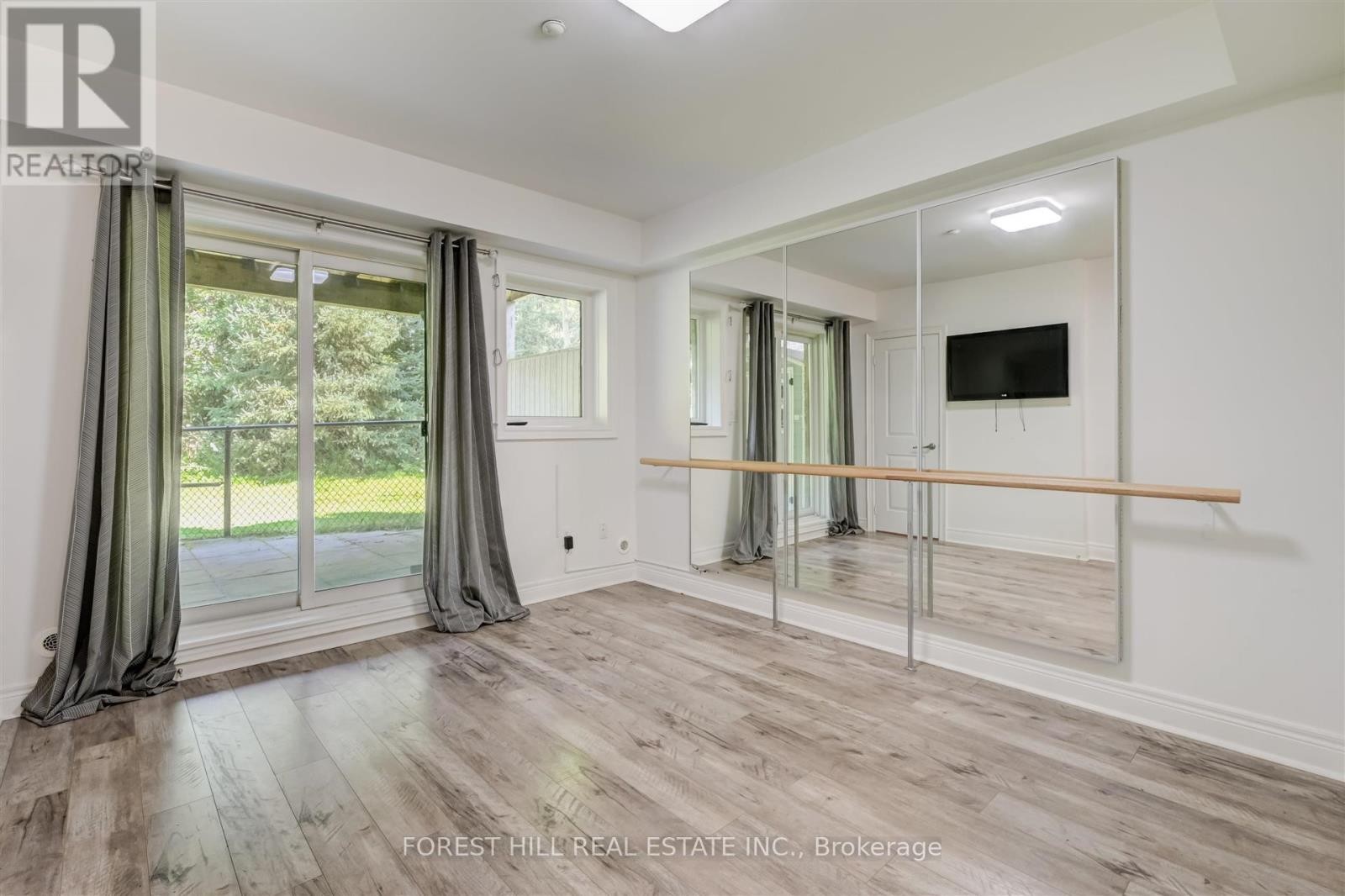 












111 POWSELAND CRESCENT

,
Vaughan (West Woodbridge),




Ontario
L4L0C5

