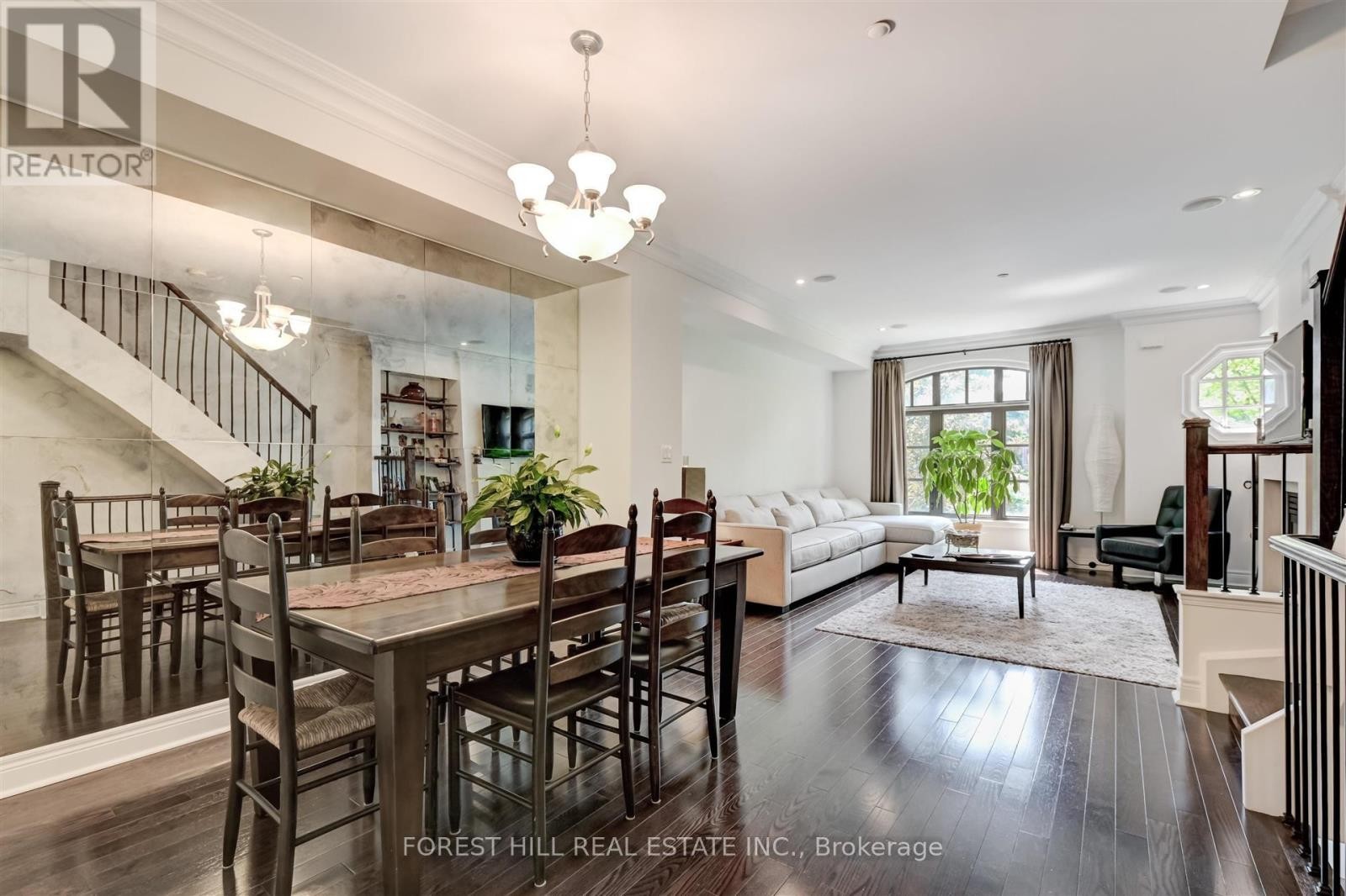 












111 POWSELAND CRESCENT

,
Vaughan (West Woodbridge),




Ontario
L4L0C5

