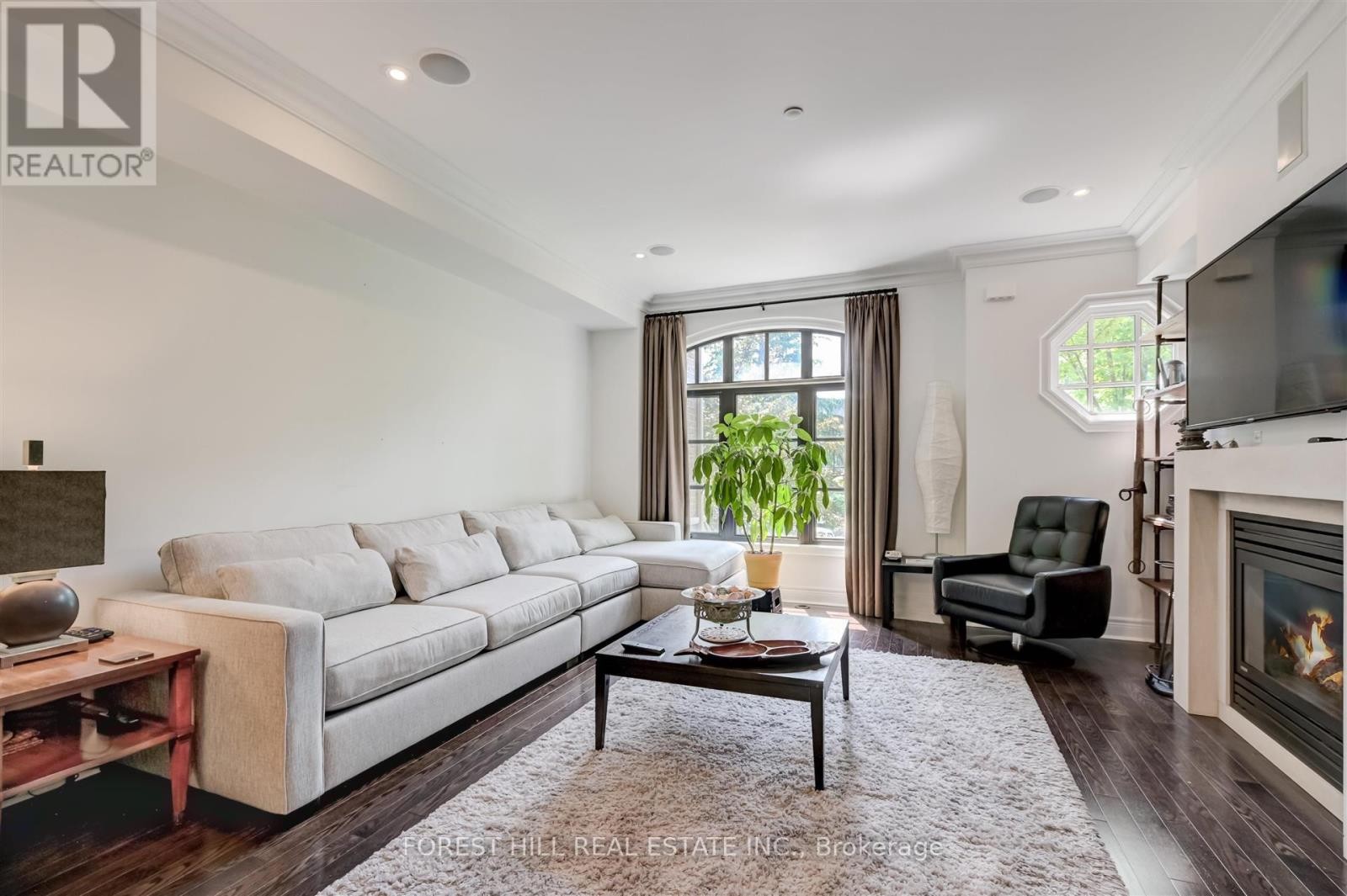 












111 POWSELAND CRESCENT

,
Vaughan (West Woodbridge),




Ontario
L4L0C5

