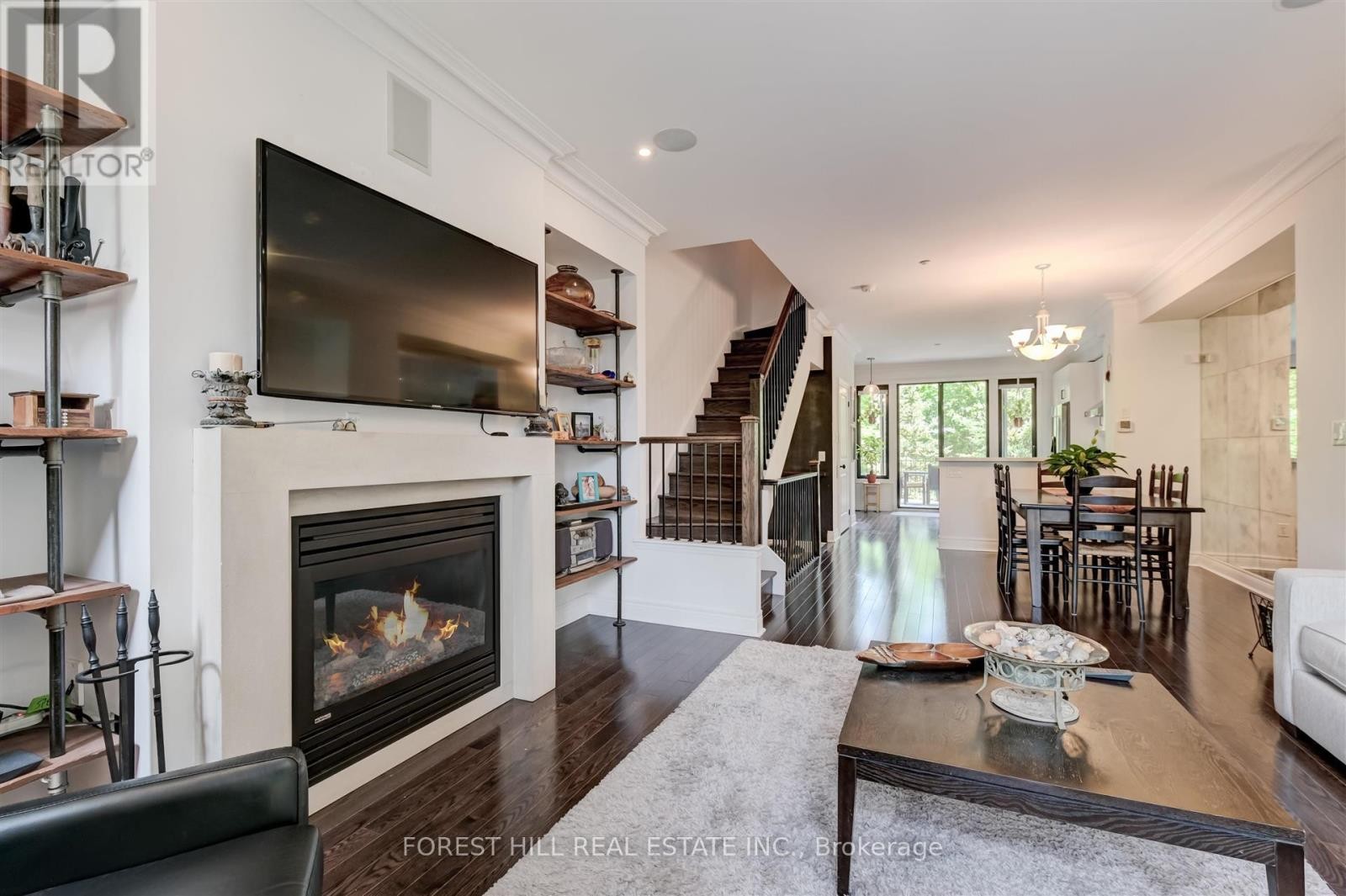 












111 POWSELAND CRESCENT

,
Vaughan (West Woodbridge),




Ontario
L4L0C5

